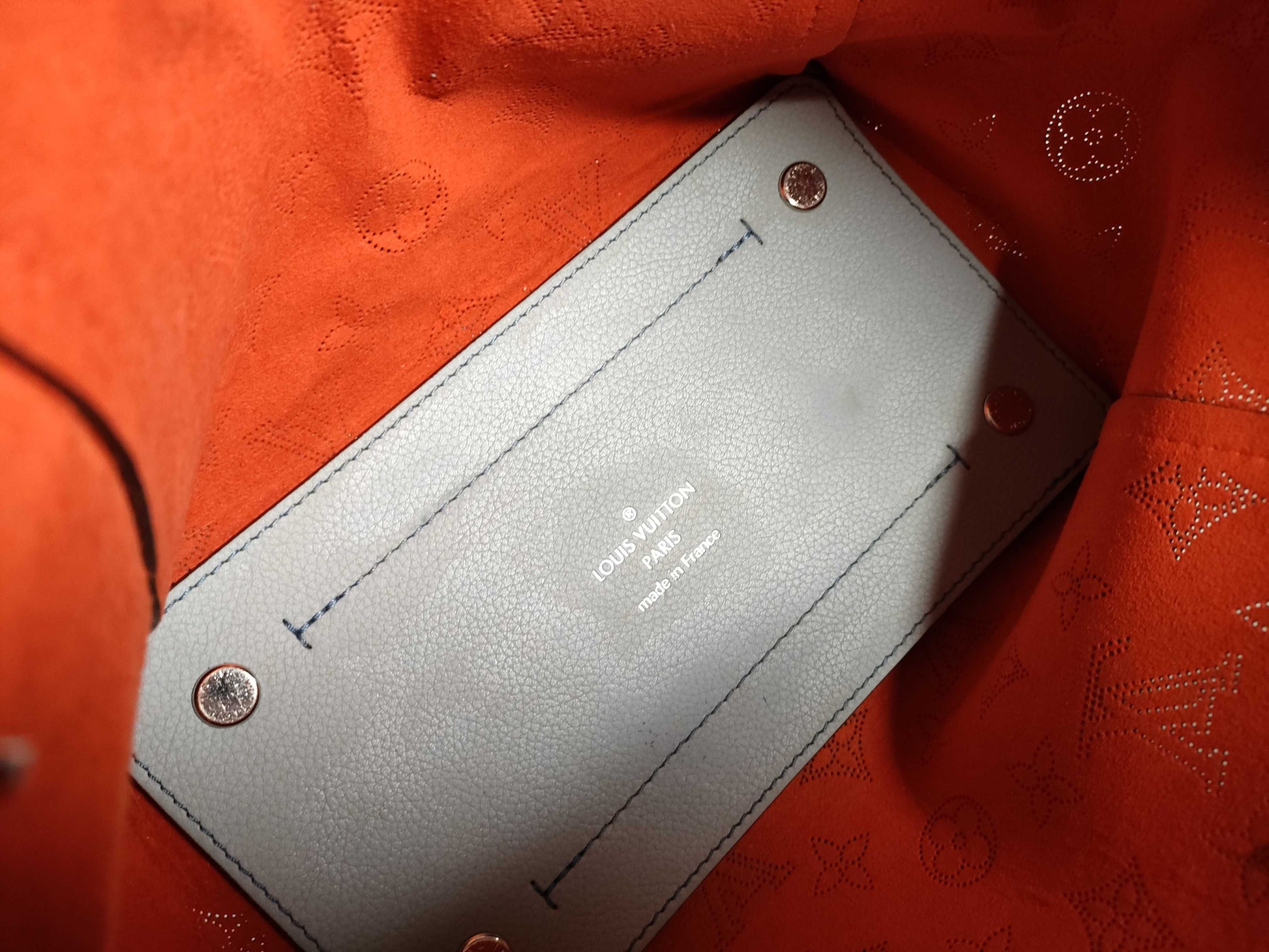 LOUIS VUITTON RFID verification failed. DR0139 Mahina Louis Vuitton Hina PM Mahina M52975 handbag.