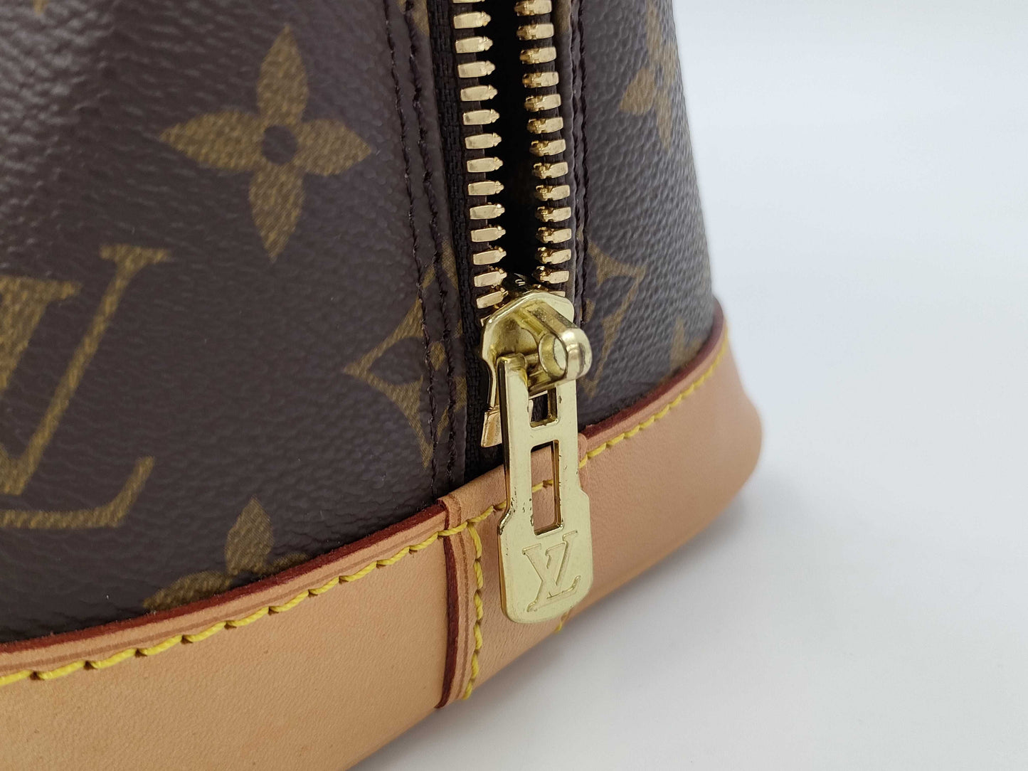 LOUIS VUITTON Louis Vuitton Monogram Alma Monogram Handbag