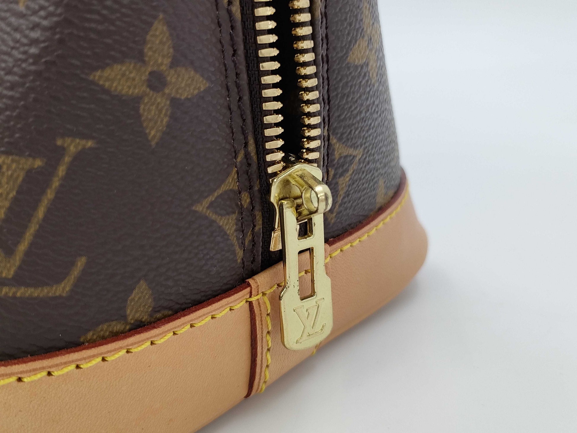 LOUIS VUITTON Louis Vuitton Monogram Alma Monogram Handbag