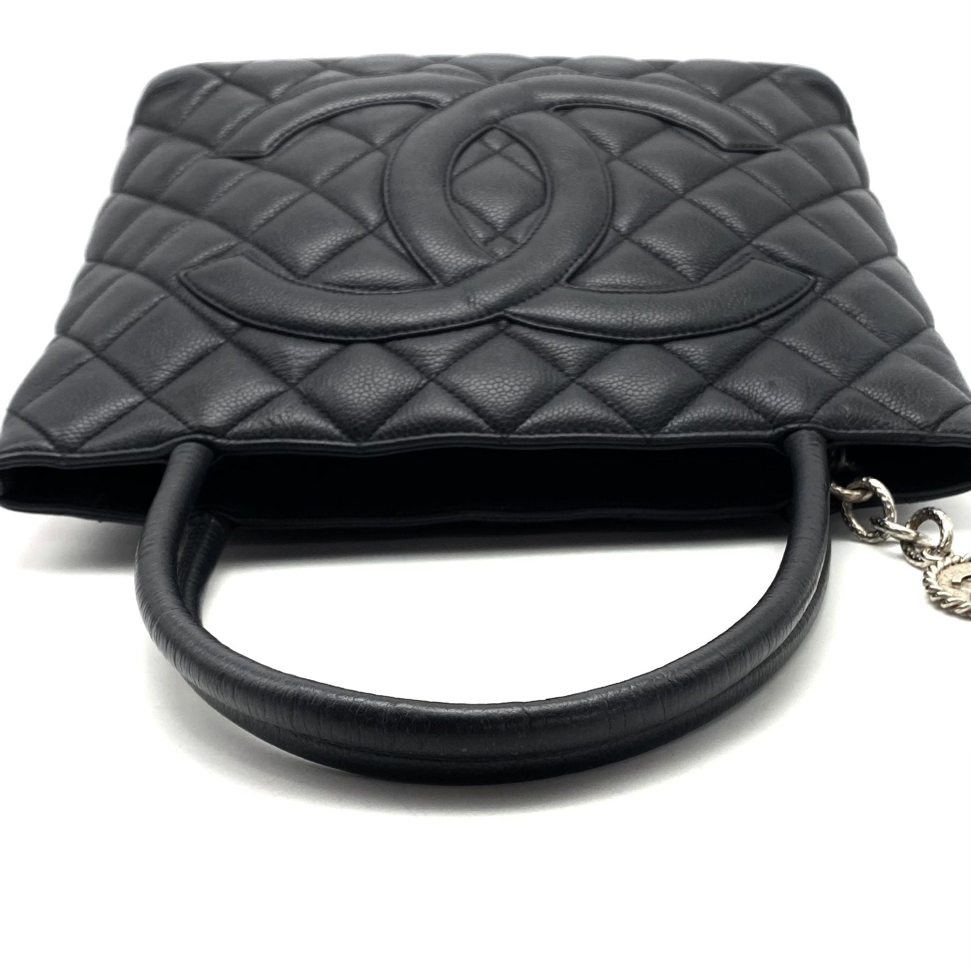 CHANEL CHANEL Matelasse Large Coco Mark Caviar Skin Reproduction Tote Bag