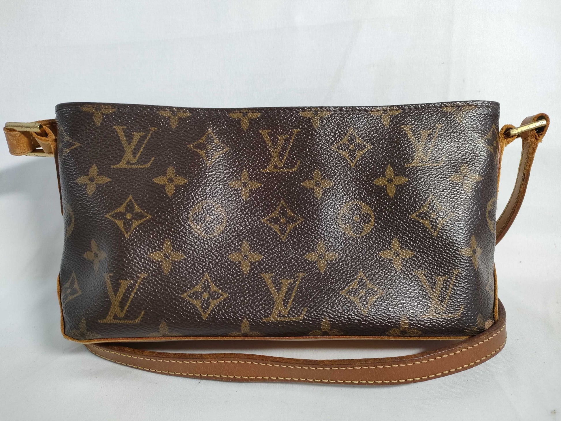 LOUIS VUITTON RFID verification failed. AR0072 Monogram LOUIS VUITTON M51240 Monogram Vuitton Monogram Trotter AR0072 Shoulder Bag