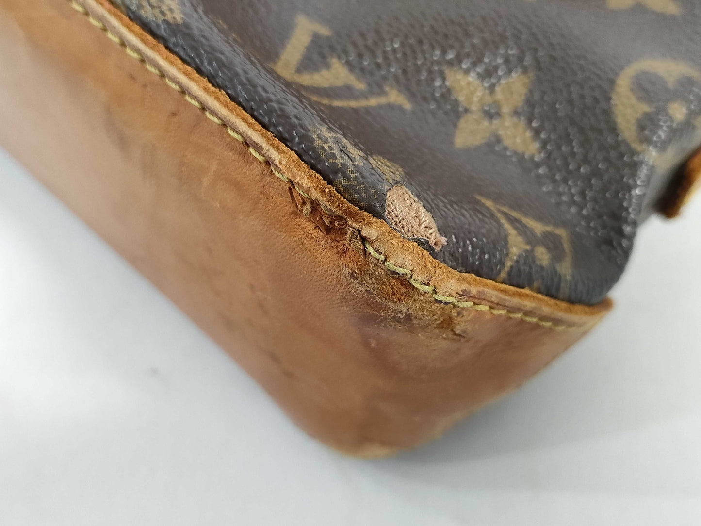 LOUIS VUITTON RFID verification failed. AR0072 Monogram LOUIS VUITTON M51240 Monogram Vuitton Monogram Trotter AR0072 Shoulder Bag