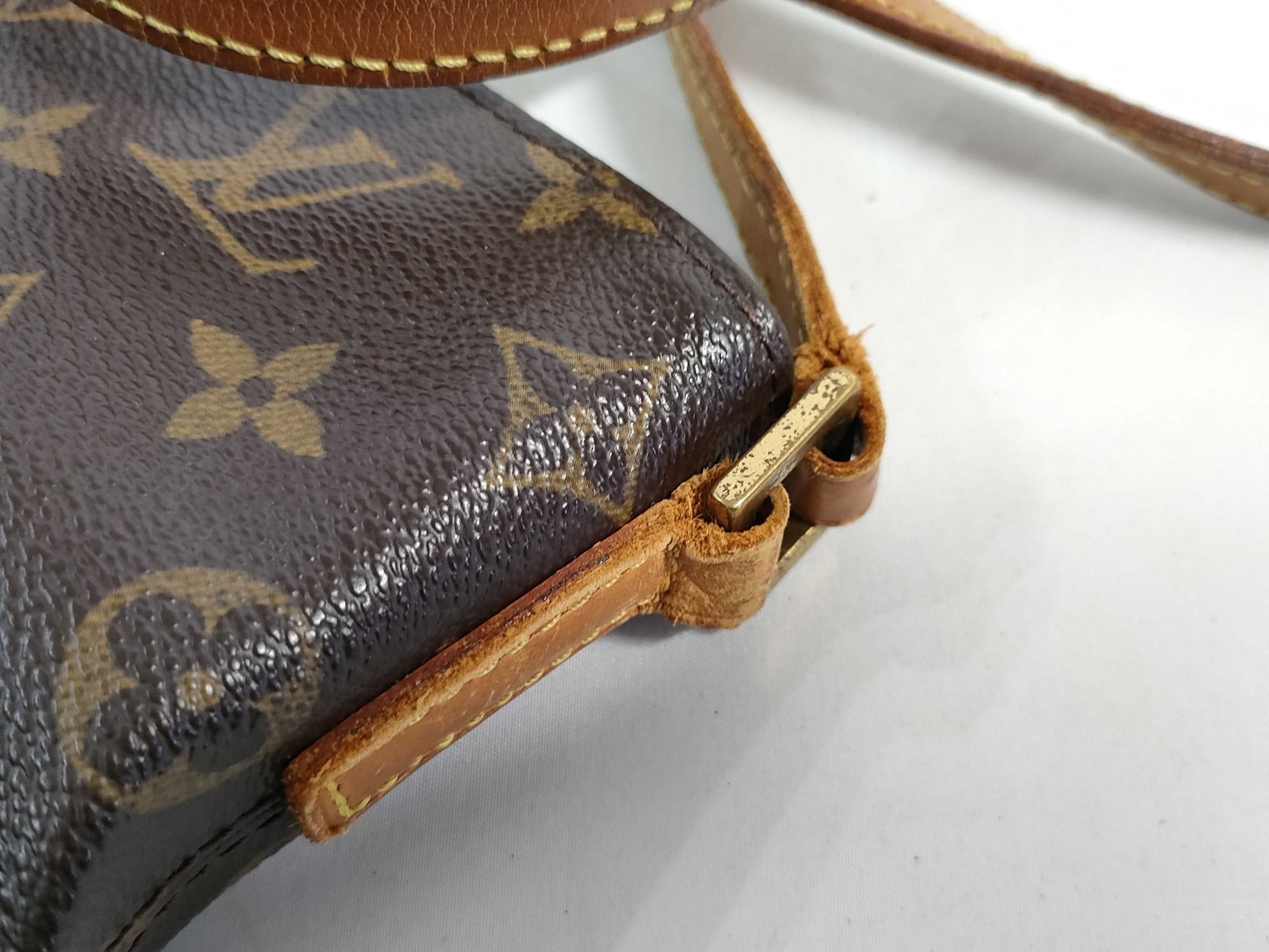 LOUIS VUITTON RFID verification failed. AR0072 Monogram LOUIS VUITTON M51240 Monogram Vuitton Monogram Trotter AR0072 Shoulder Bag