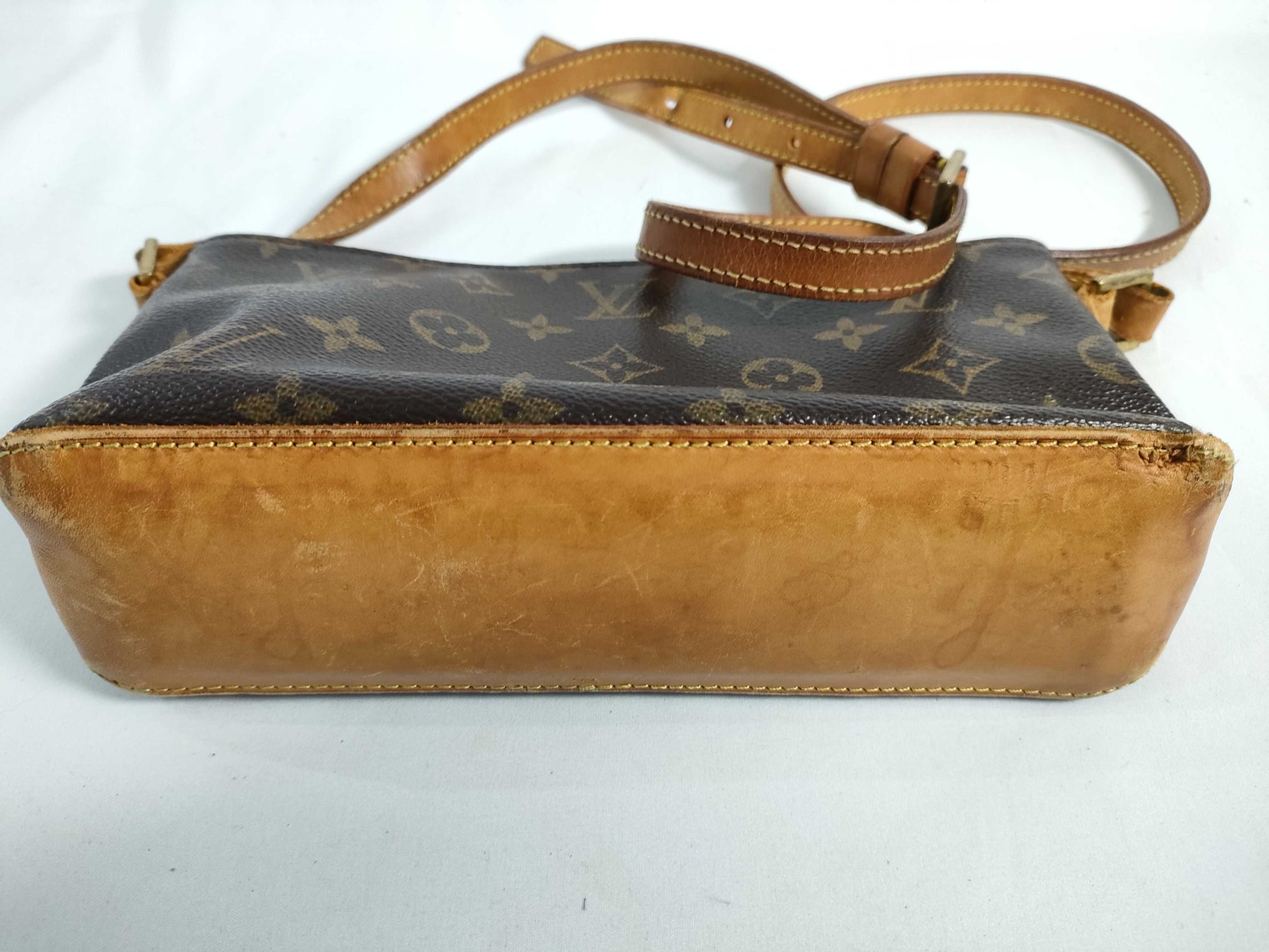 LOUIS VUITTON RFID verification failed. AR0072 Monogram LOUIS VUITTON M51240 Monogram Vuitton Monogram Trotter AR0072 Shoulder Bag