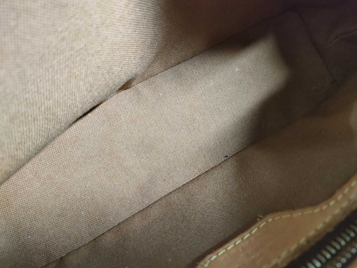 LOUIS VUITTON RFID verification failed. AR0072 Monogram LOUIS VUITTON M51240 Monogram Vuitton Monogram Trotter AR0072 Shoulder Bag