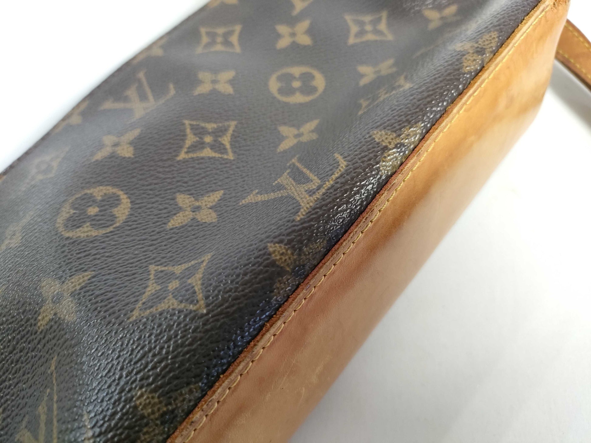 LOUIS VUITTON RFID verification failed. AR0072 Monogram LOUIS VUITTON M51240 Monogram Vuitton Monogram Trotter AR0072 Shoulder Bag