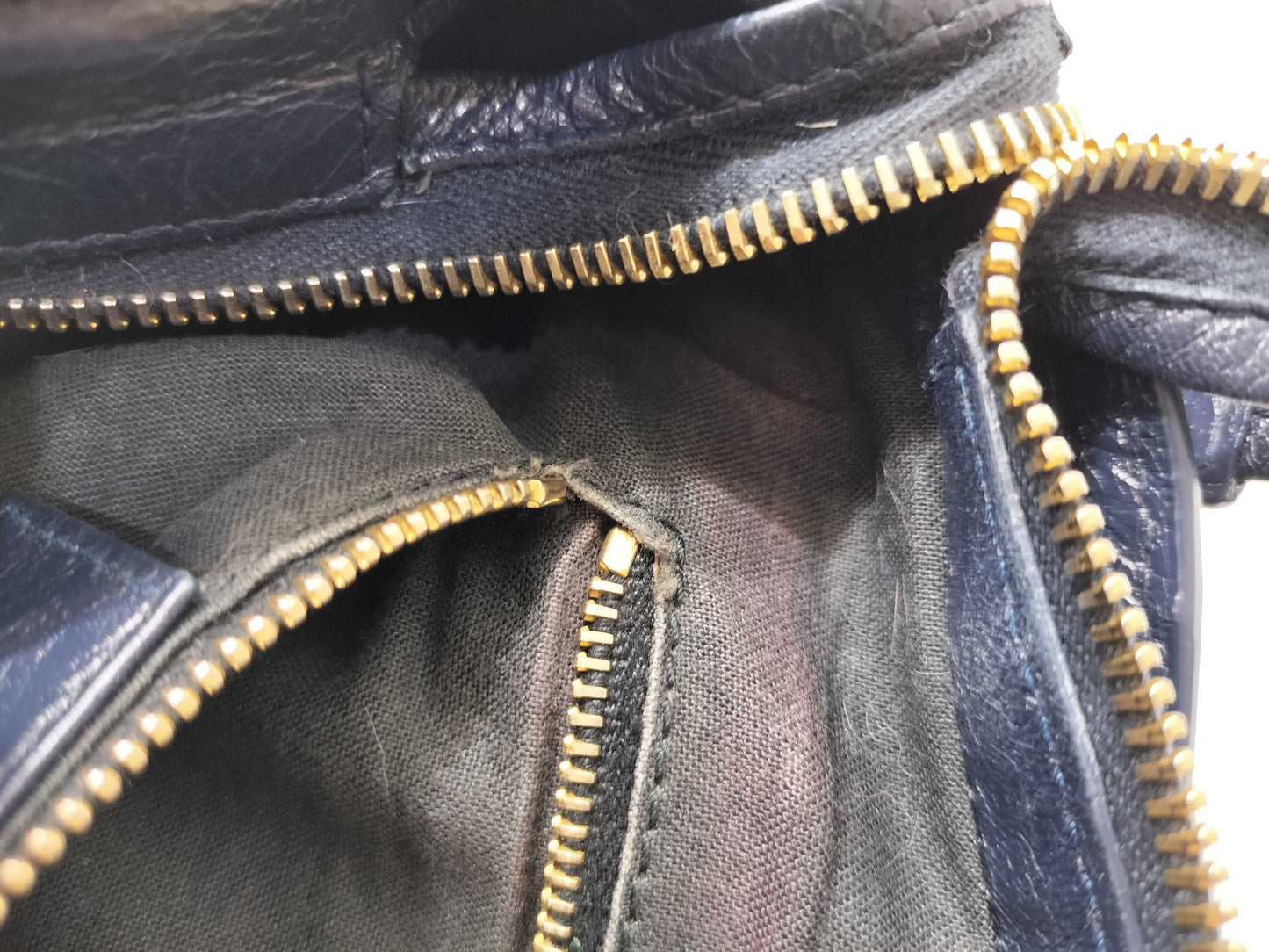 BALENCIAGA The Giant City BALENCIAGA The Giant City Shoulder Bag Handbag
