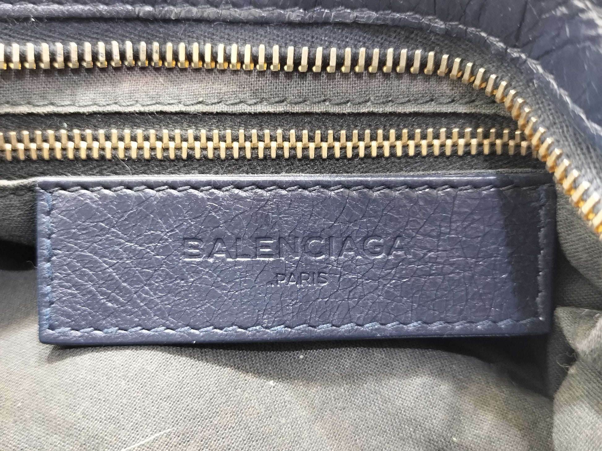 BALENCIAGA The Giant City BALENCIAGA The Giant City Shoulder Bag Handbag