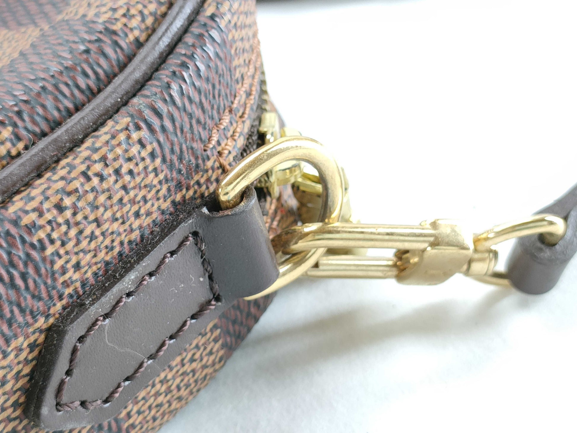 LOUIS VUITTON RFID Unverifiable Serial Number Unverifiable Damier LV Shoulder Bag