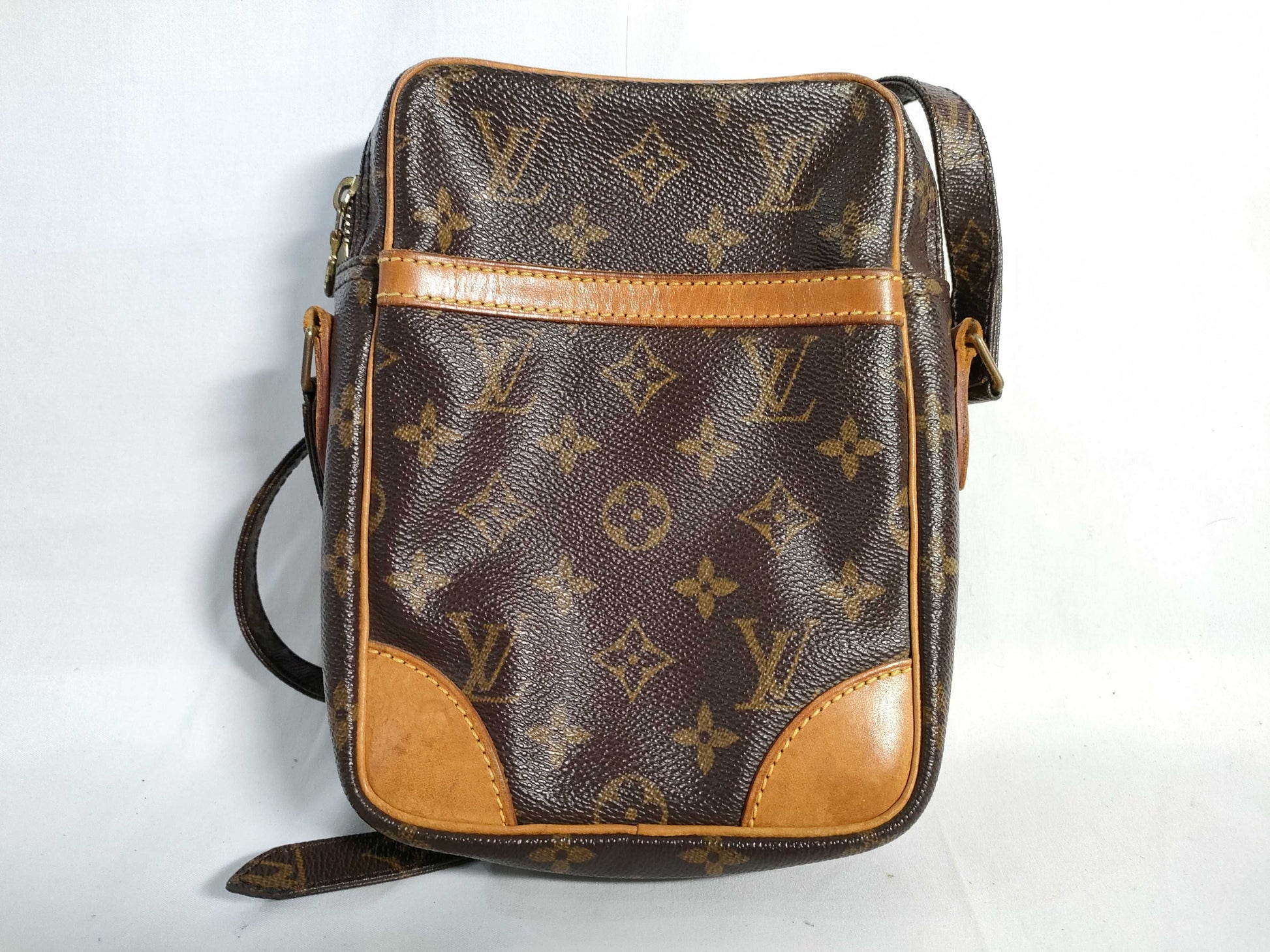 LOUIS VUITTON RFID verification failed. SL0052 Monogram Louis Vuitton Danube Shoulder Bag.