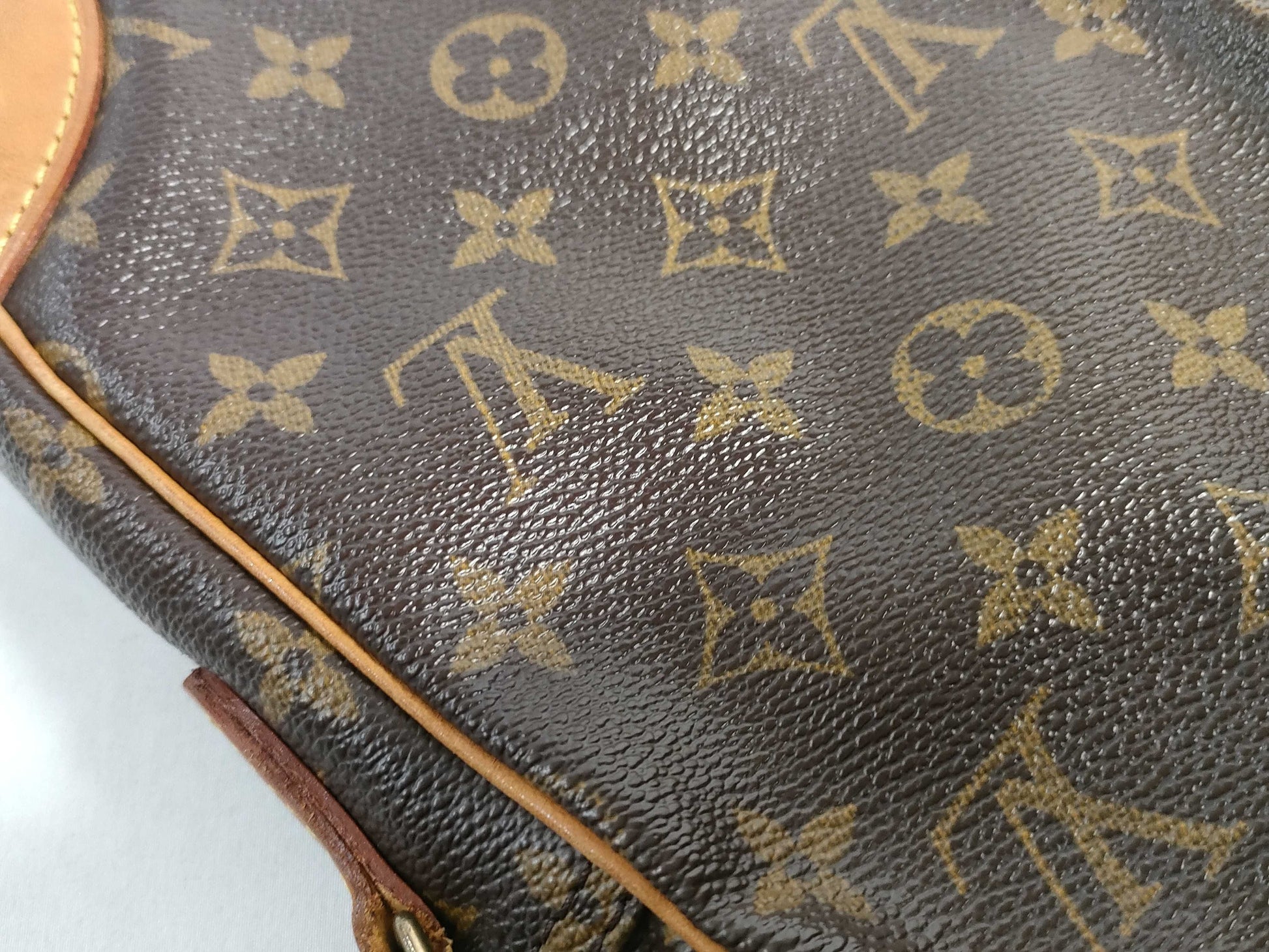 LOUIS VUITTON RFID verification failed. SL0052 Monogram Louis Vuitton Danube Shoulder Bag.