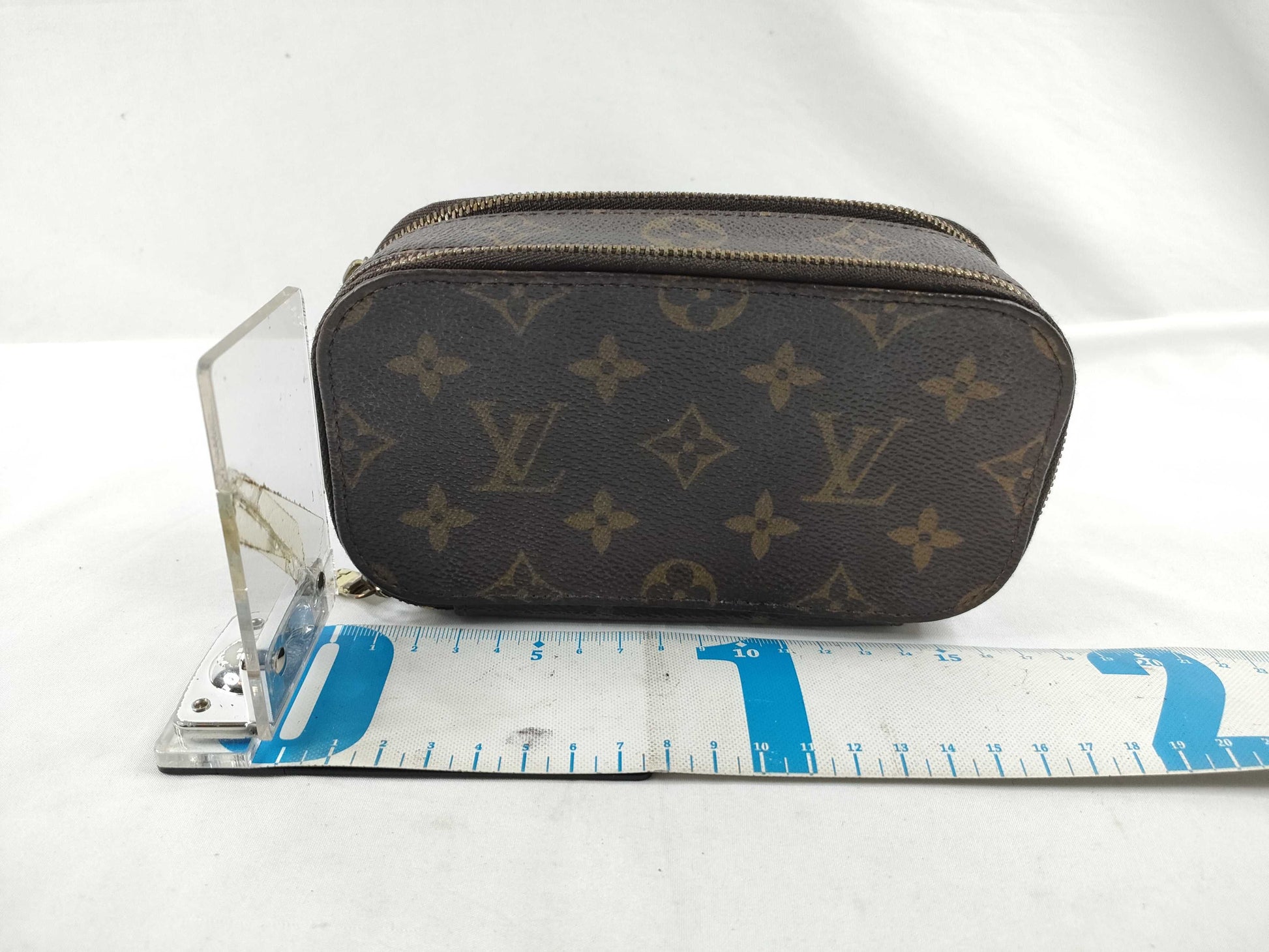 LOUIS VUITTON [Serial] Unable to Confirm Monogram Louis Vuitton Monogram Pouch Pouch