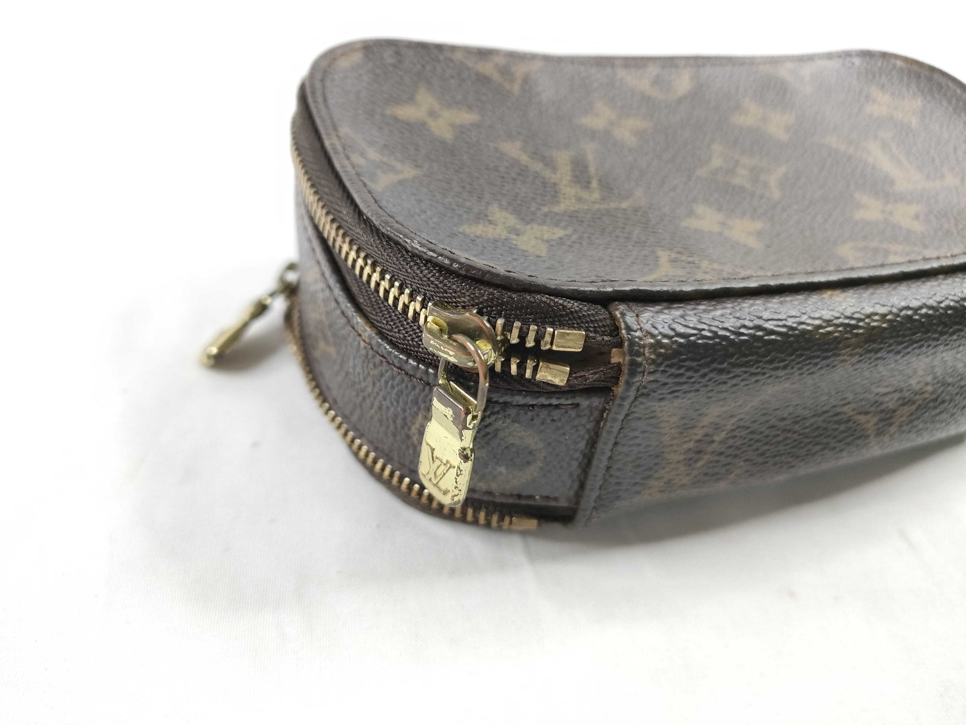 LOUIS VUITTON [Serial] Unable to Confirm Monogram Louis Vuitton Monogram Pouch Pouch