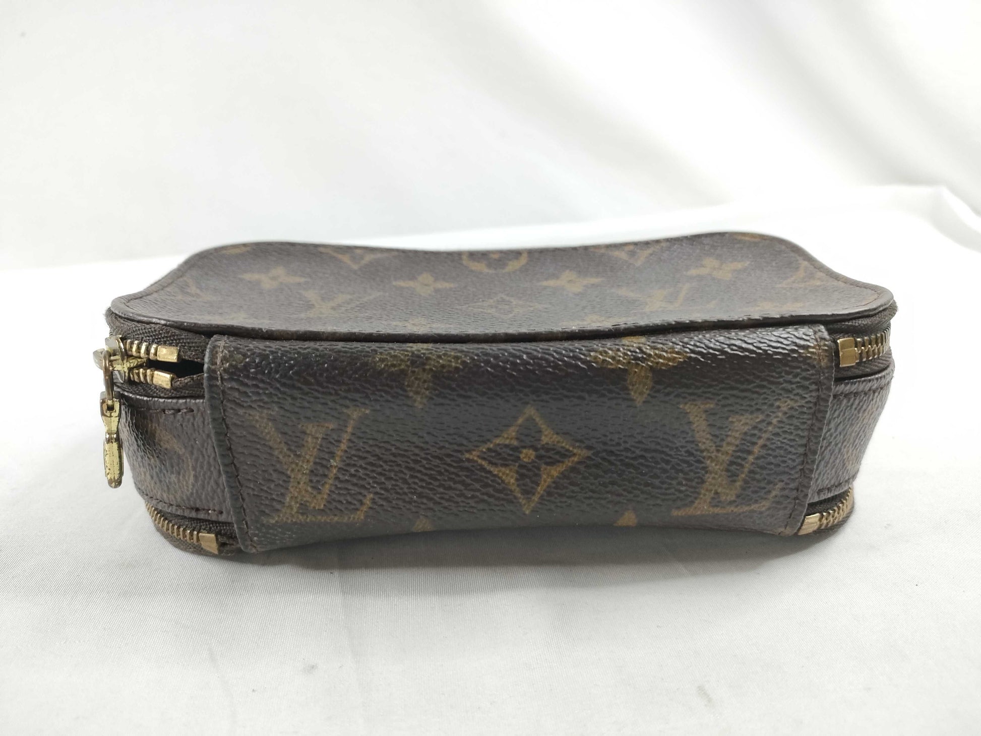 LOUIS VUITTON [Serial] Unable to Confirm Monogram Louis Vuitton Monogram Pouch Pouch