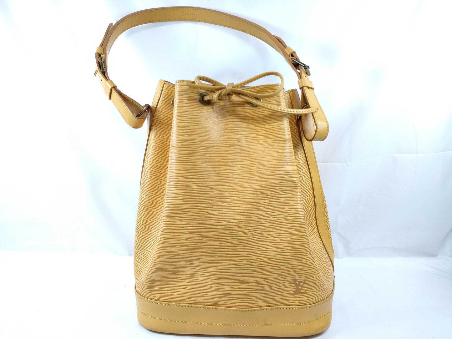 LOUIS VUITTON AR 0945 RFID Unverifiable Epi Louis Vuitton Epi Noe M44009 Shoulder Bag
