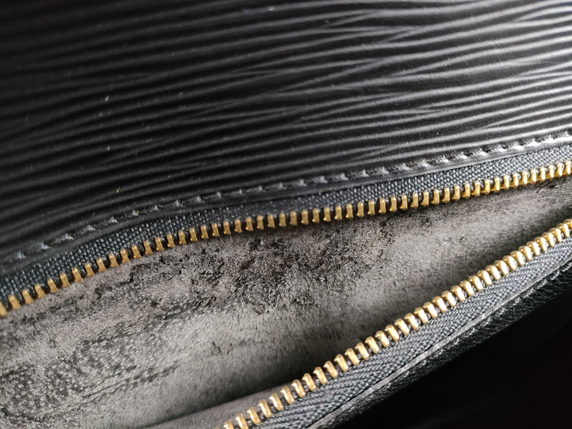 LOUIS VUITTON SR 1918 RFID Unverifiable Epi Leather LOUIS VUITTON Monceau M52122 Handbag