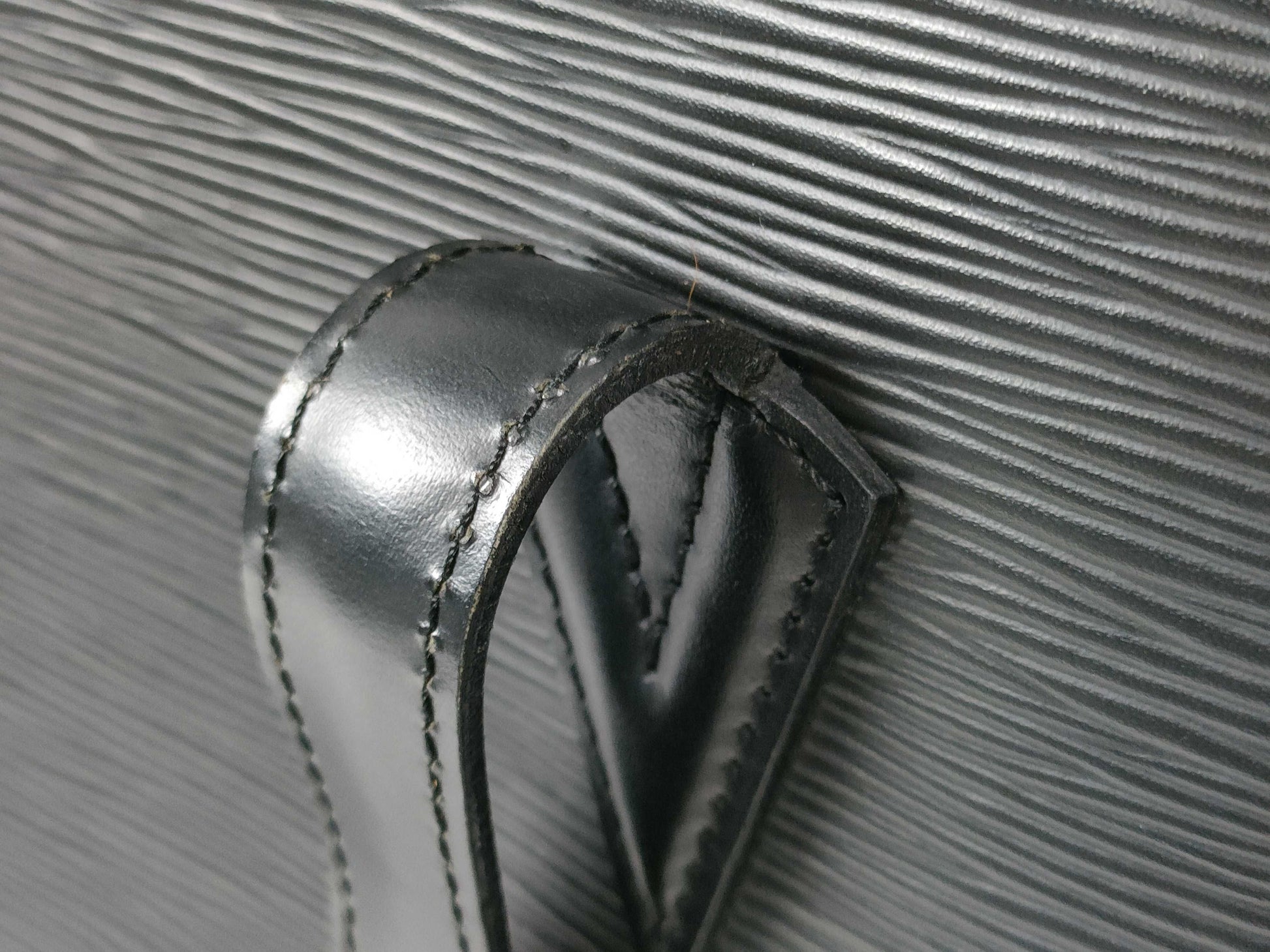 LOUIS VUITTON RFID Unverifiable Serial Number Unverifiable Epi Louis Vuitton Epi Noir Lussack M52282 Handbag
