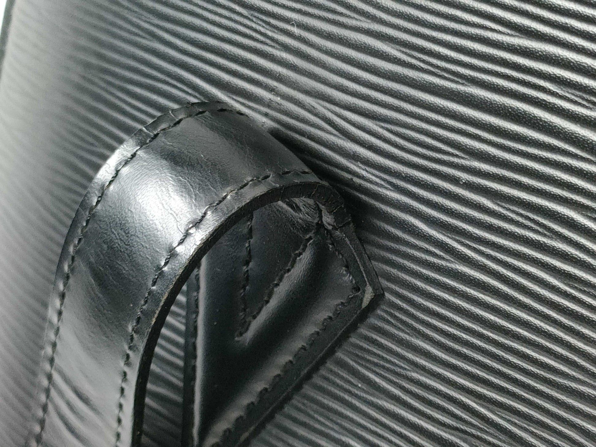 LOUIS VUITTON RFID Unverifiable Serial Number Unverifiable Epi Louis Vuitton Epi Noir Lussack M52282 Handbag