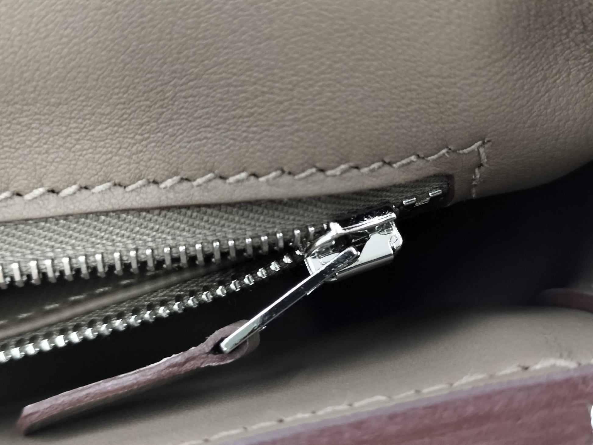 HERMES W-stamped 2-Way Van Yattle Mini 24 Etoupe Silver Hardware Handbag
