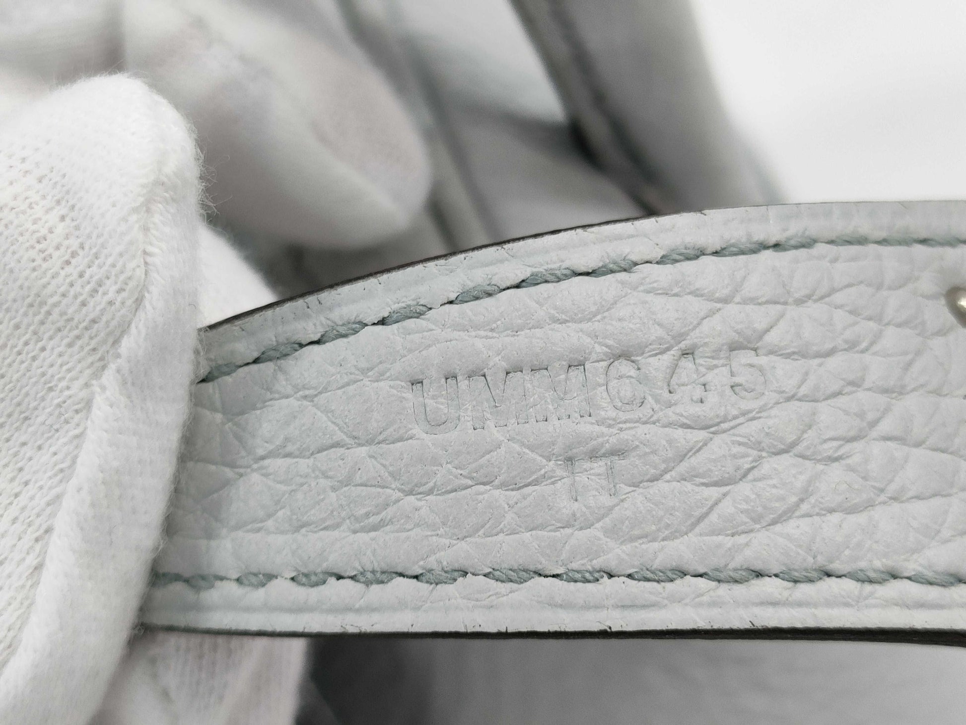 HERMES Lindy 26 Shoulder Bag in Taurillon Clemence Blue Pale with U Stamp and Silver Hardware