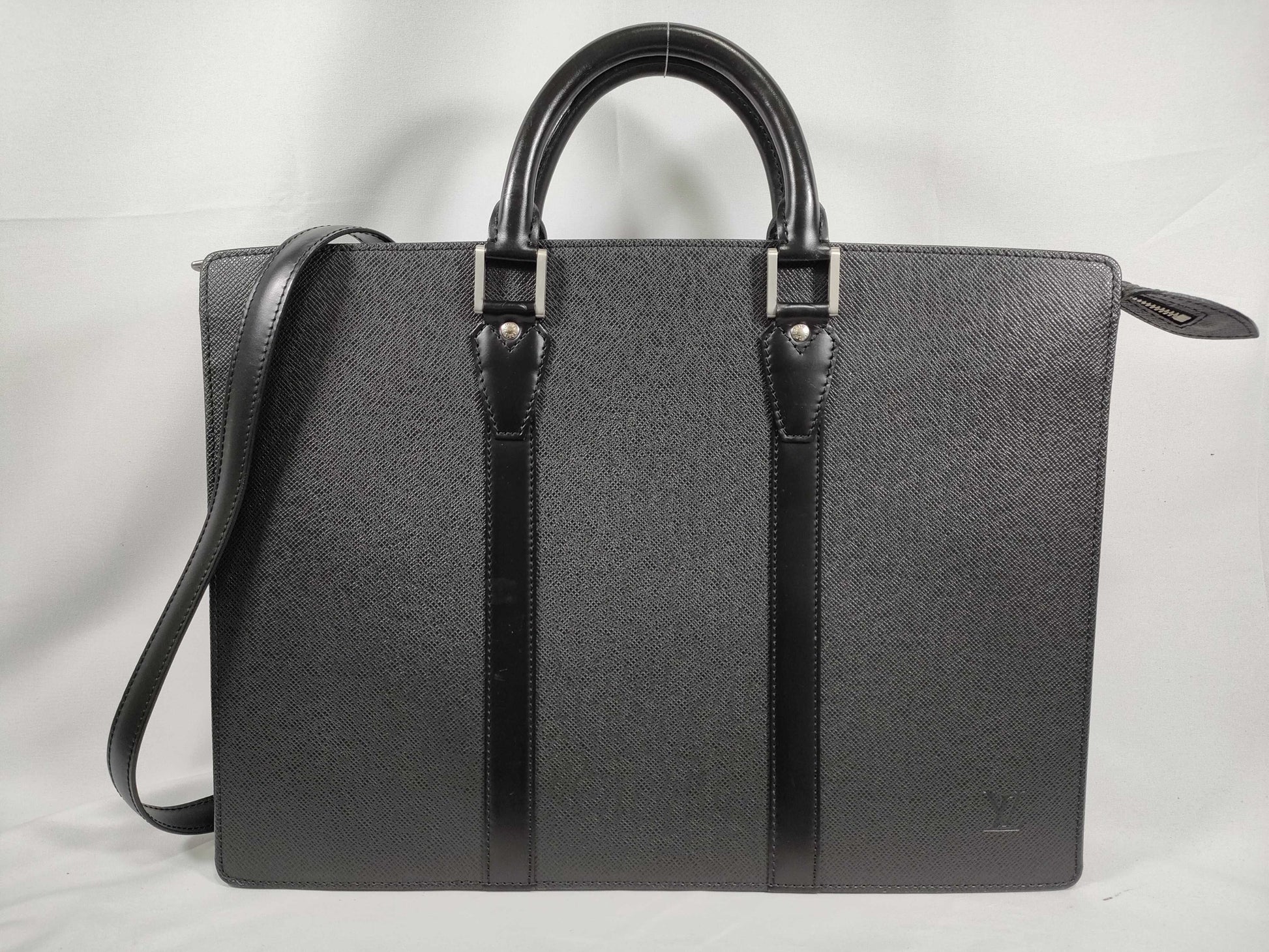 LOUIS VUITTON Taiga Porte-Document Rosan M30052 VI1025 Black Business Bag