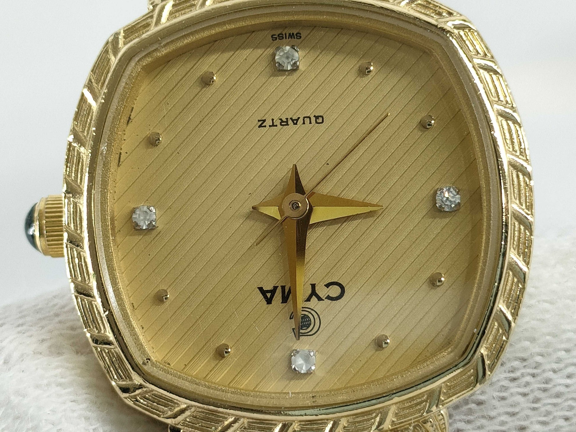 616 9045000 Not working/No guarantee of operation Women's watch