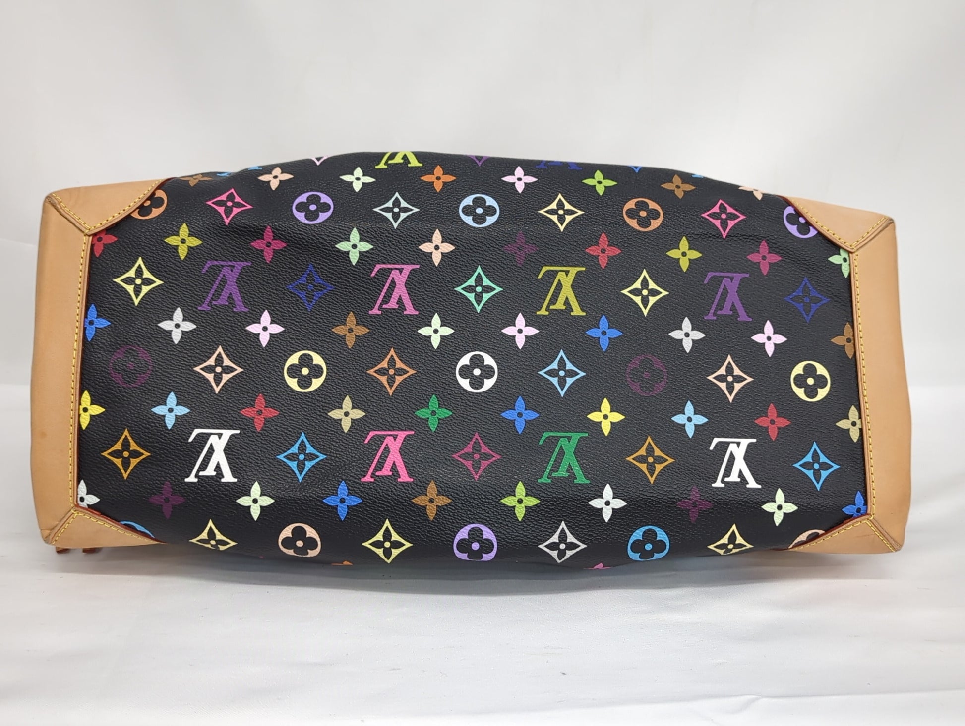 LOUIS VUITTON M40124 1 Multicolor Ursula Handbag