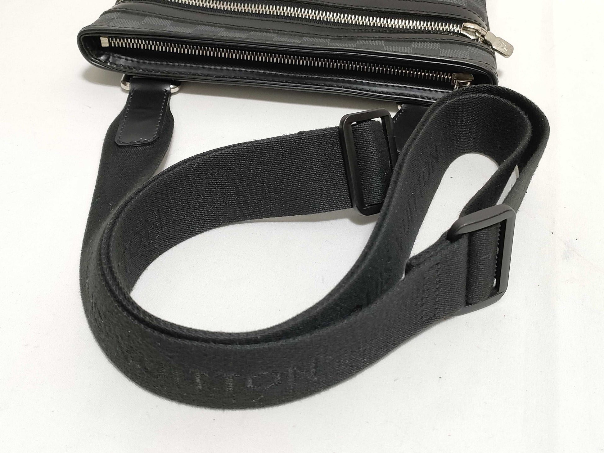 LOUIS VUITTON Damier Graphite Thomas N58028 VI0161 Shoulder Bag