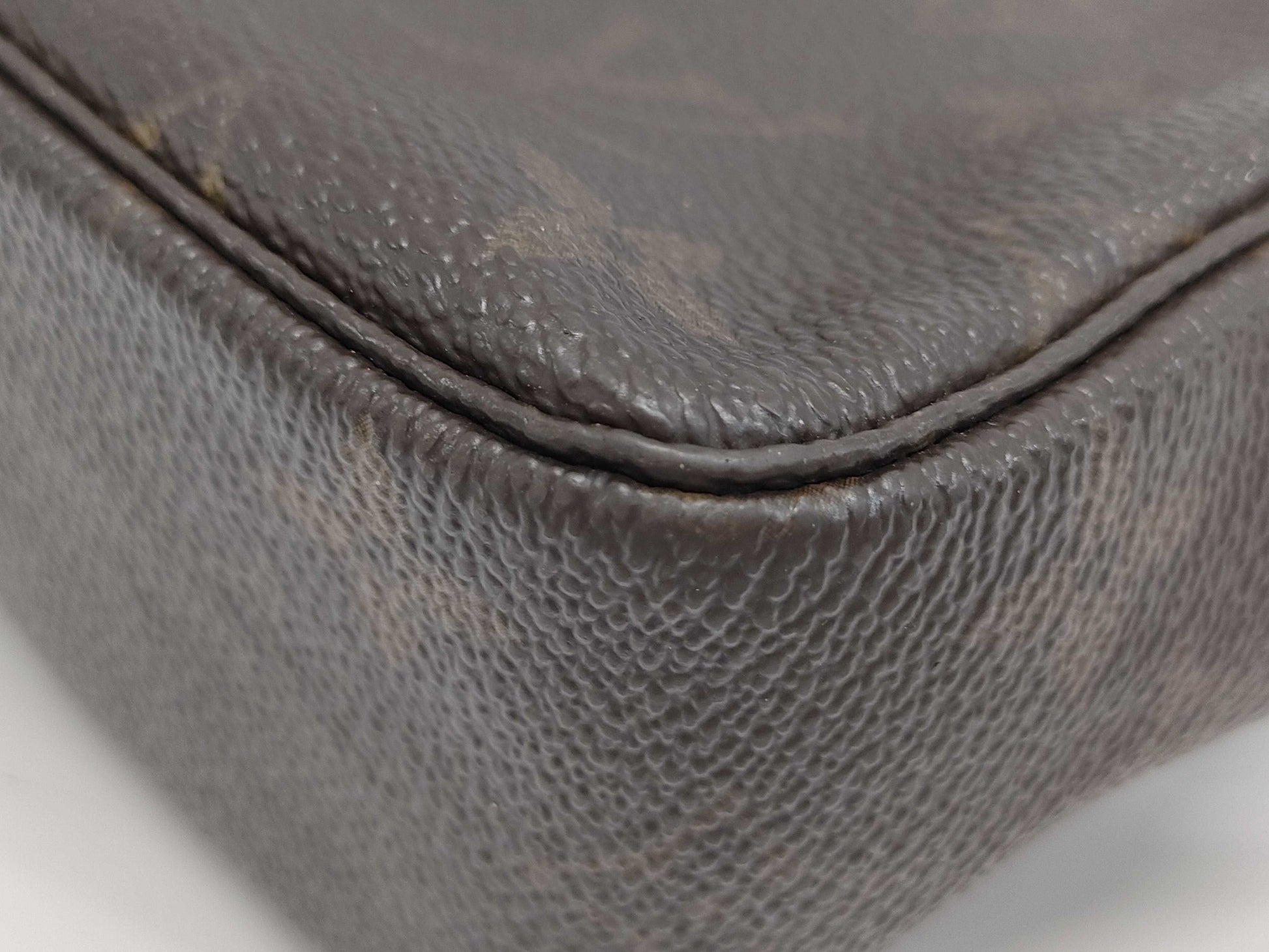 LOUIS VUITTON Tourtois Second Bag
