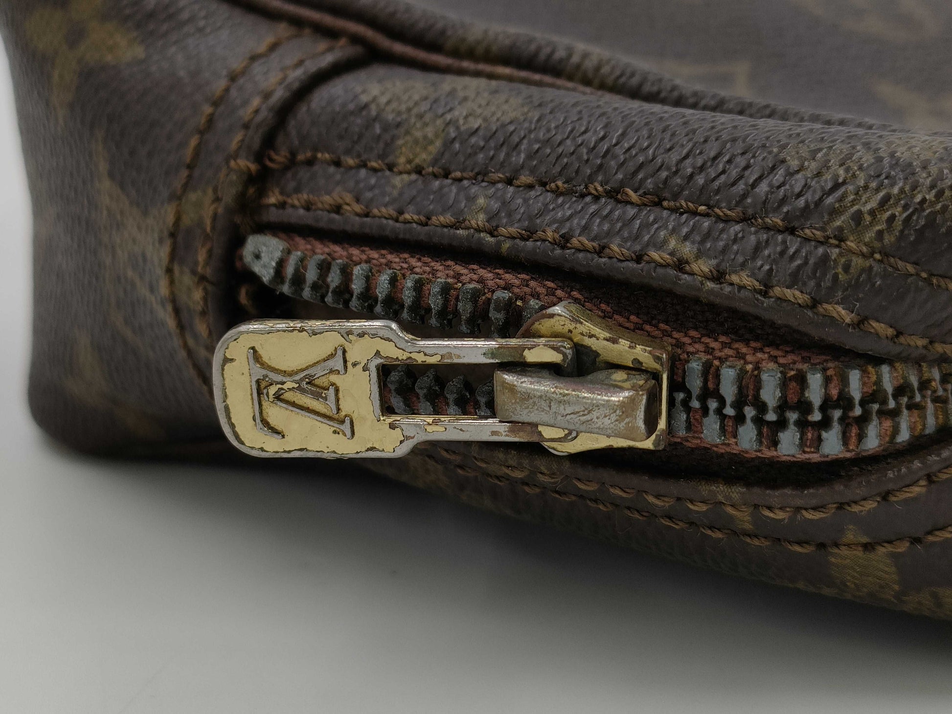 LOUIS VUITTON True Toilet Second Bag