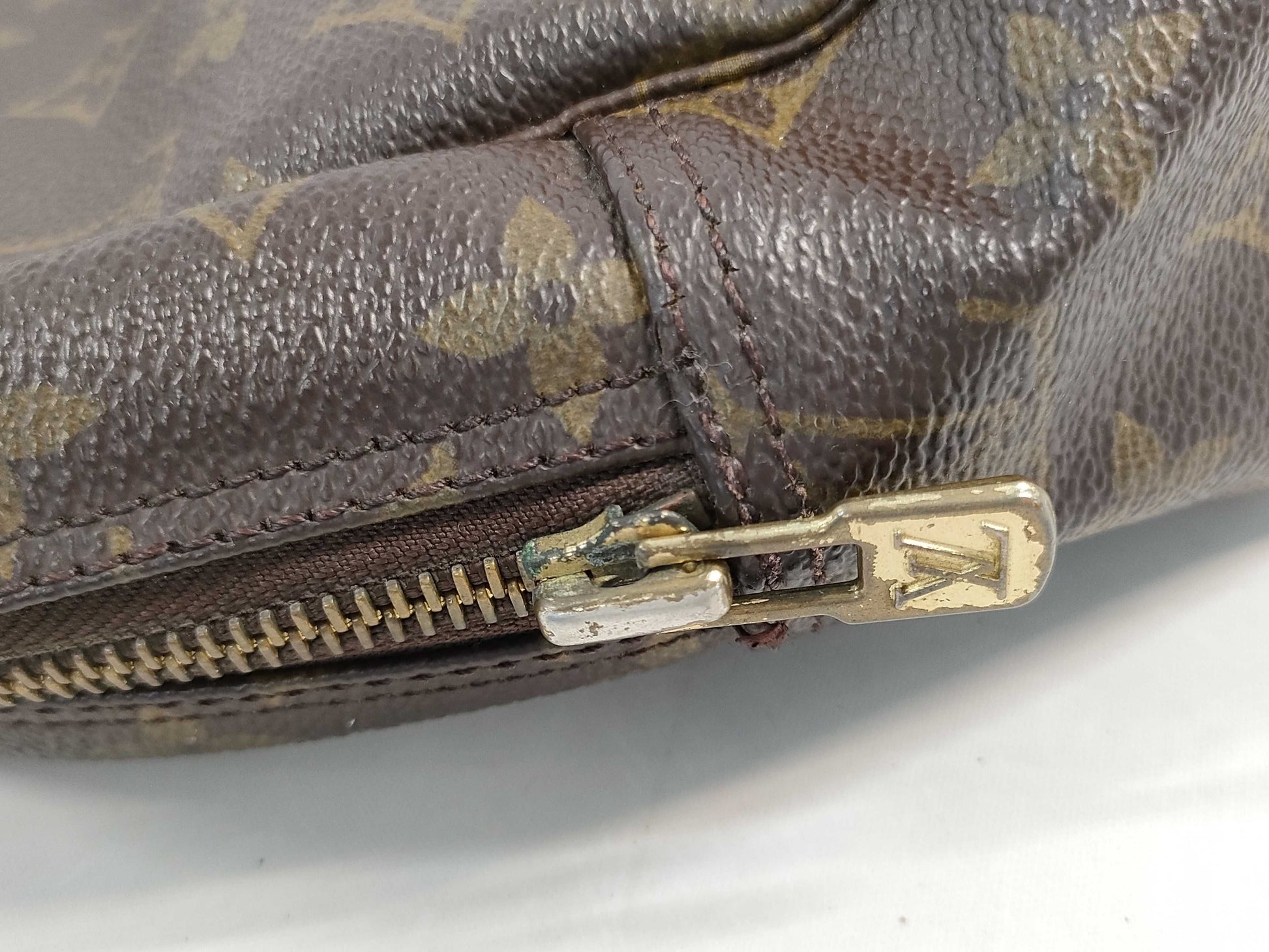 LOUIS VUITTON True Toilet Second Bag