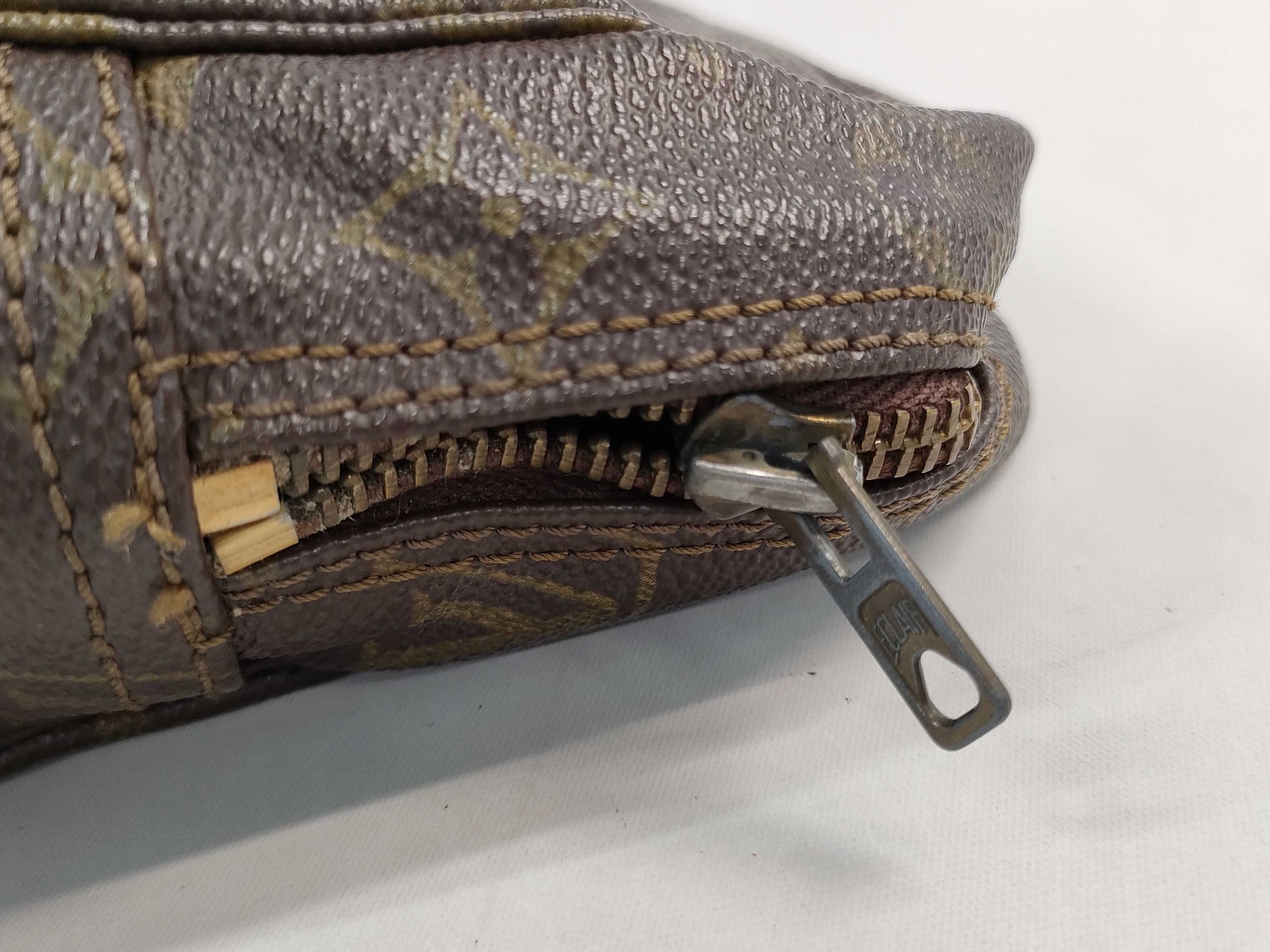 LOUIS VUITTON Monogram True Toilet Second Bag
