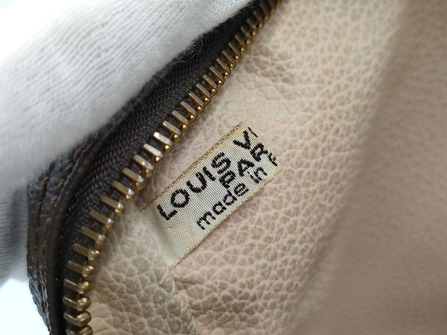 LOUIS VUITTON Monogram Truest Wallet 28 Second Bag