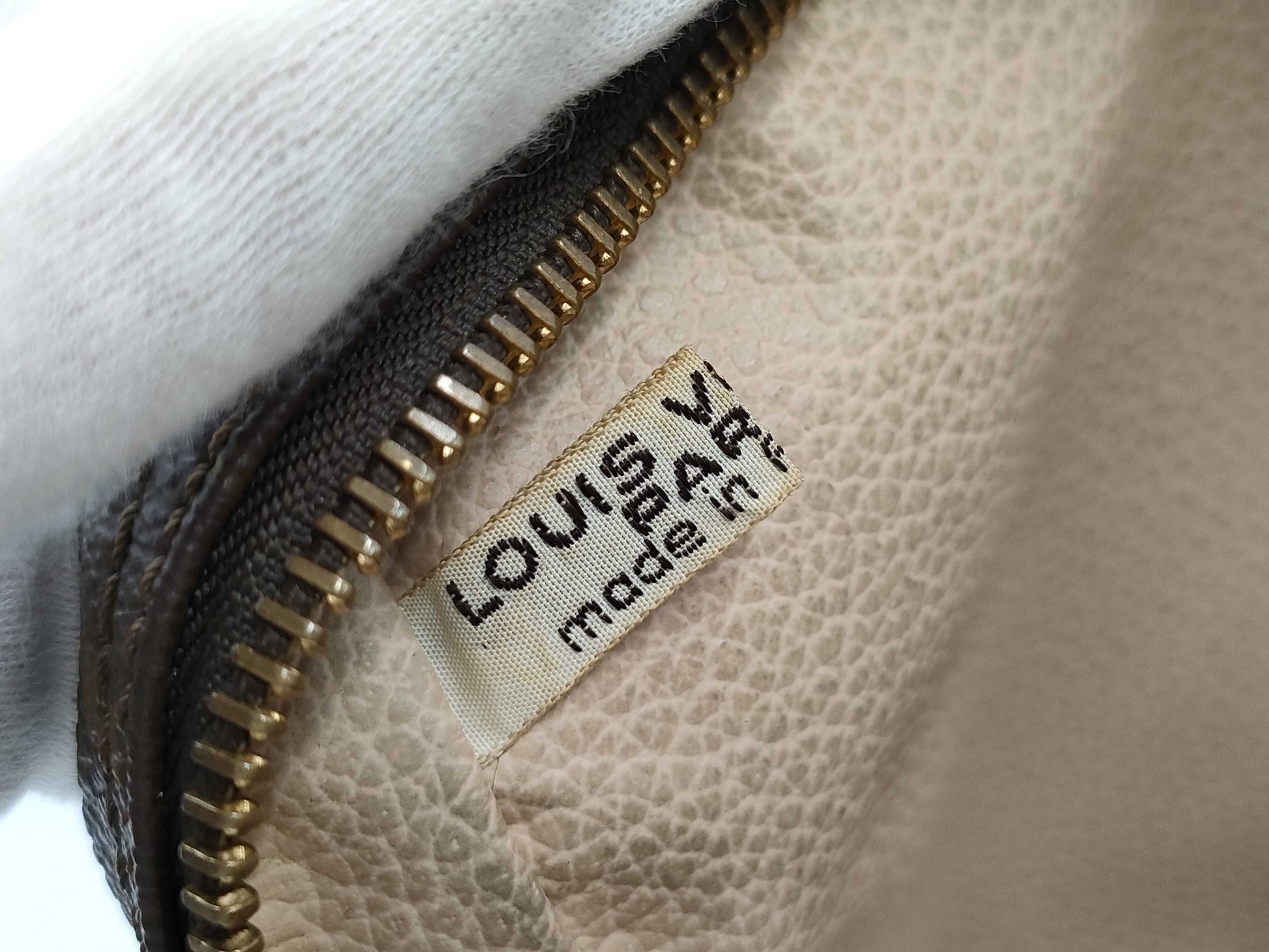 LOUIS VUITTON Monogram Truest Wallet 28 Second Bag