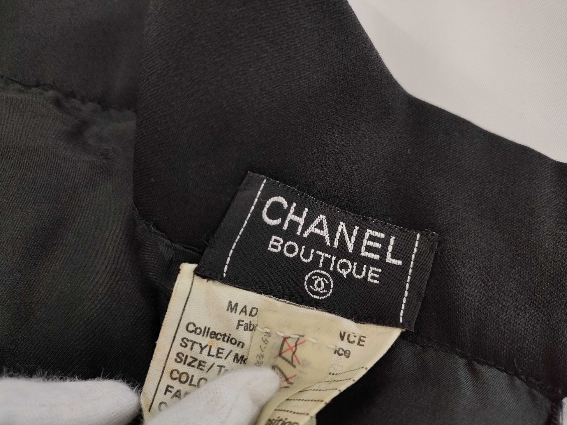 CHANEL Coco Button Pleated Skirt, Size 40