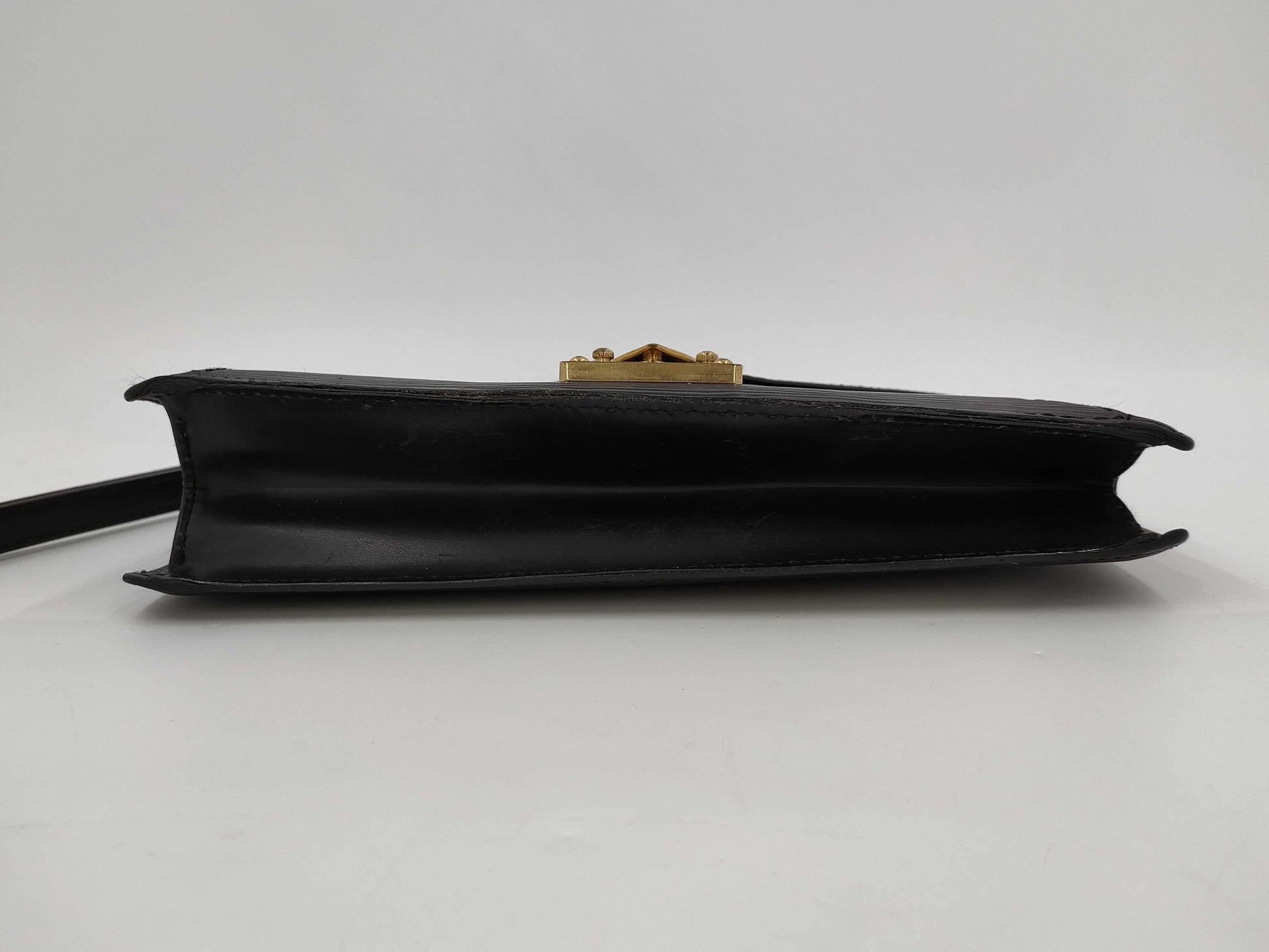 LOUIS VUITTON Epi Leather Pochette Serie Dragonne M52612 VI0999 Second Bag