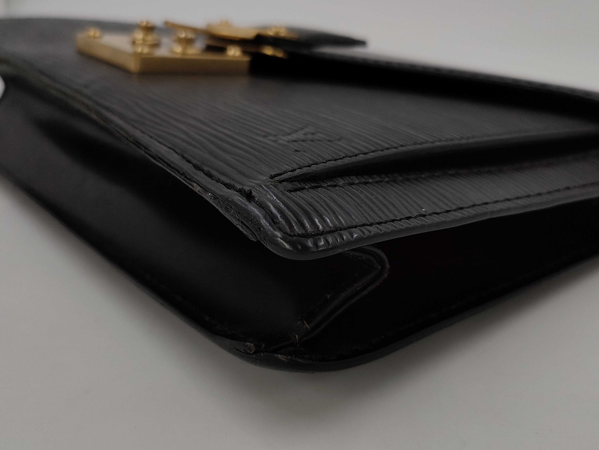 LOUIS VUITTON Epi Leather Pochette Serie Dragonne M52612 VI0999 Second Bag
