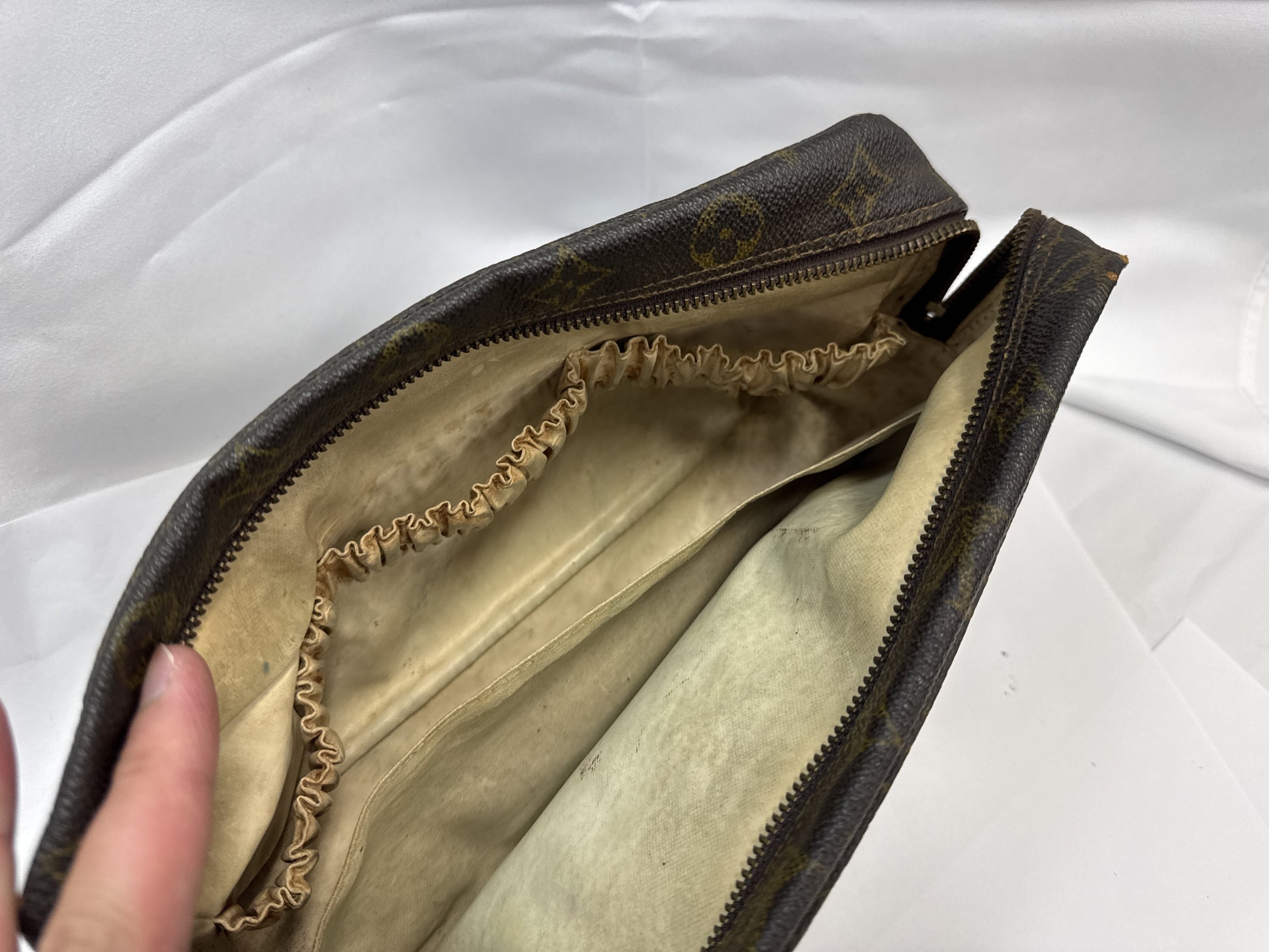 LOUIS VUITTON Truss Toilette 28 Second Bag