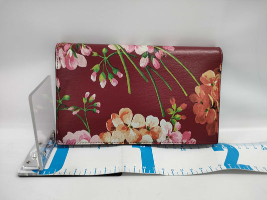 GUCCI Interlocking Chain Shoulder Bag in Leather with Red Flowers, 409340/0416