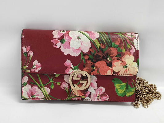 GUCCI Interlocking Chain Shoulder Bag in Leather with Red Flowers, 409340/0416