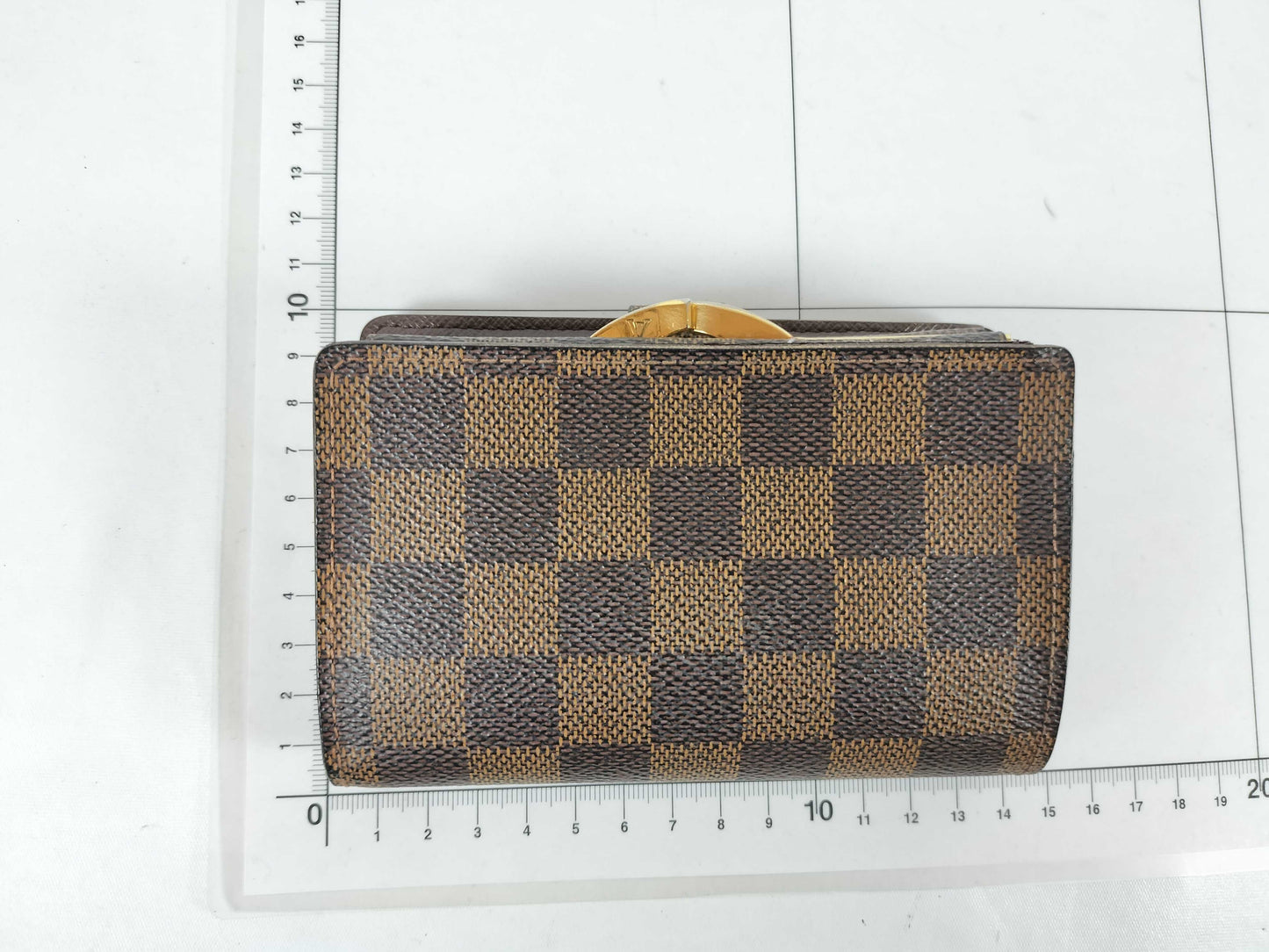 LOUIS VUITTON Damier Folding Wallet with Clasp Closure MI0069