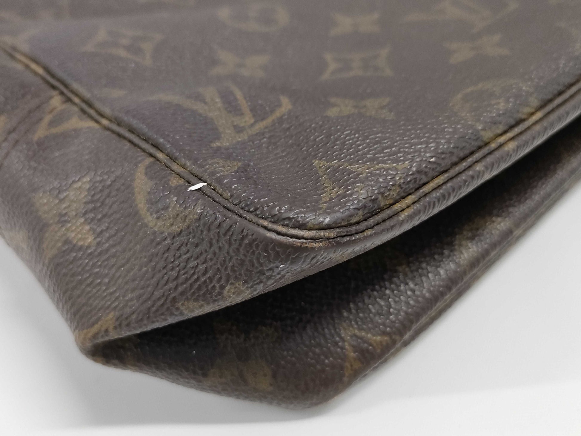 (10318_0176) CHANEL Louis Vuitton Monogram Pouch Second Bag