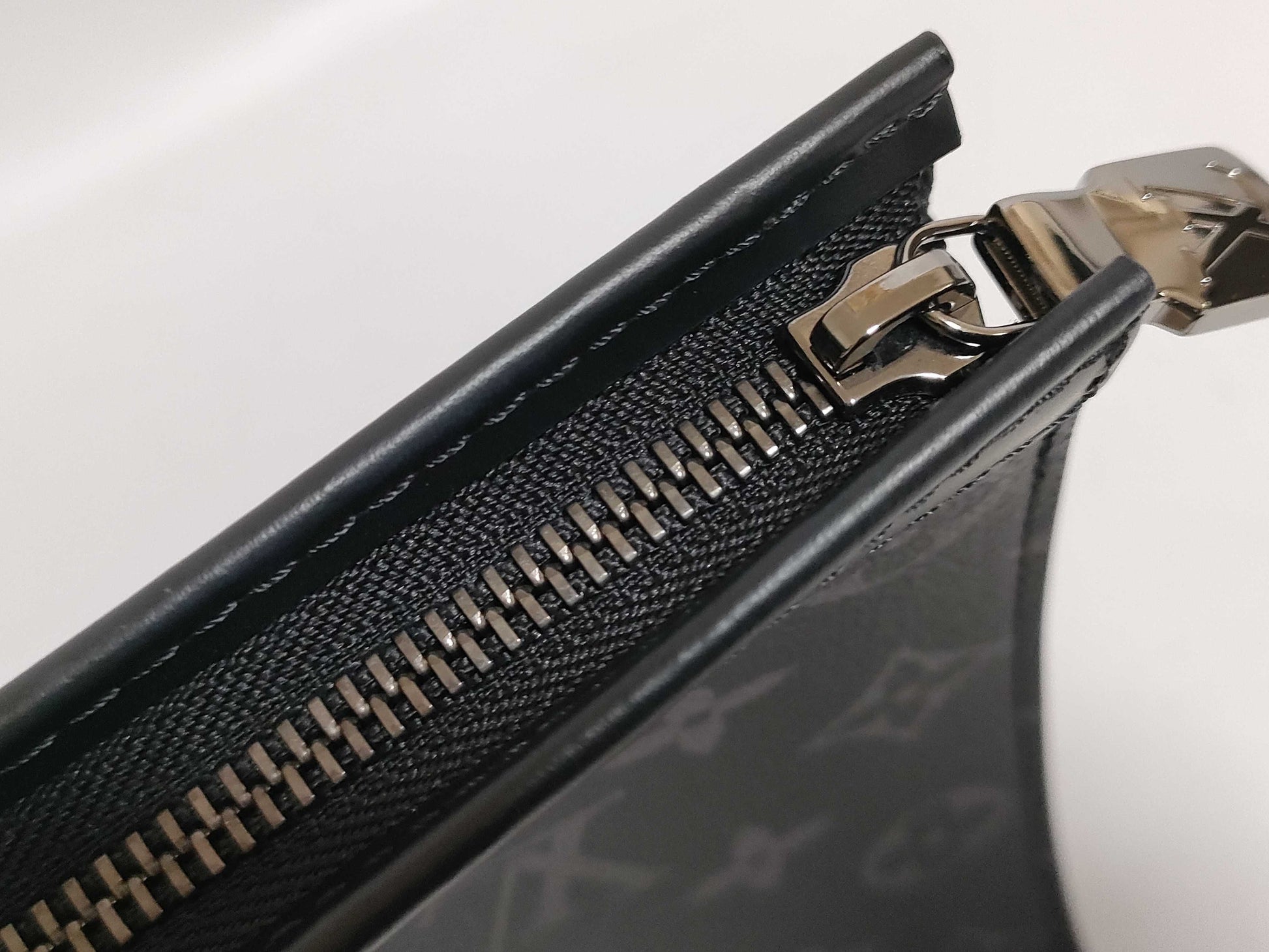 (10307_0235) LOUIS VUITTON LV Monogram Eclipse Pochette Voyage M61692/RFID Second Bag