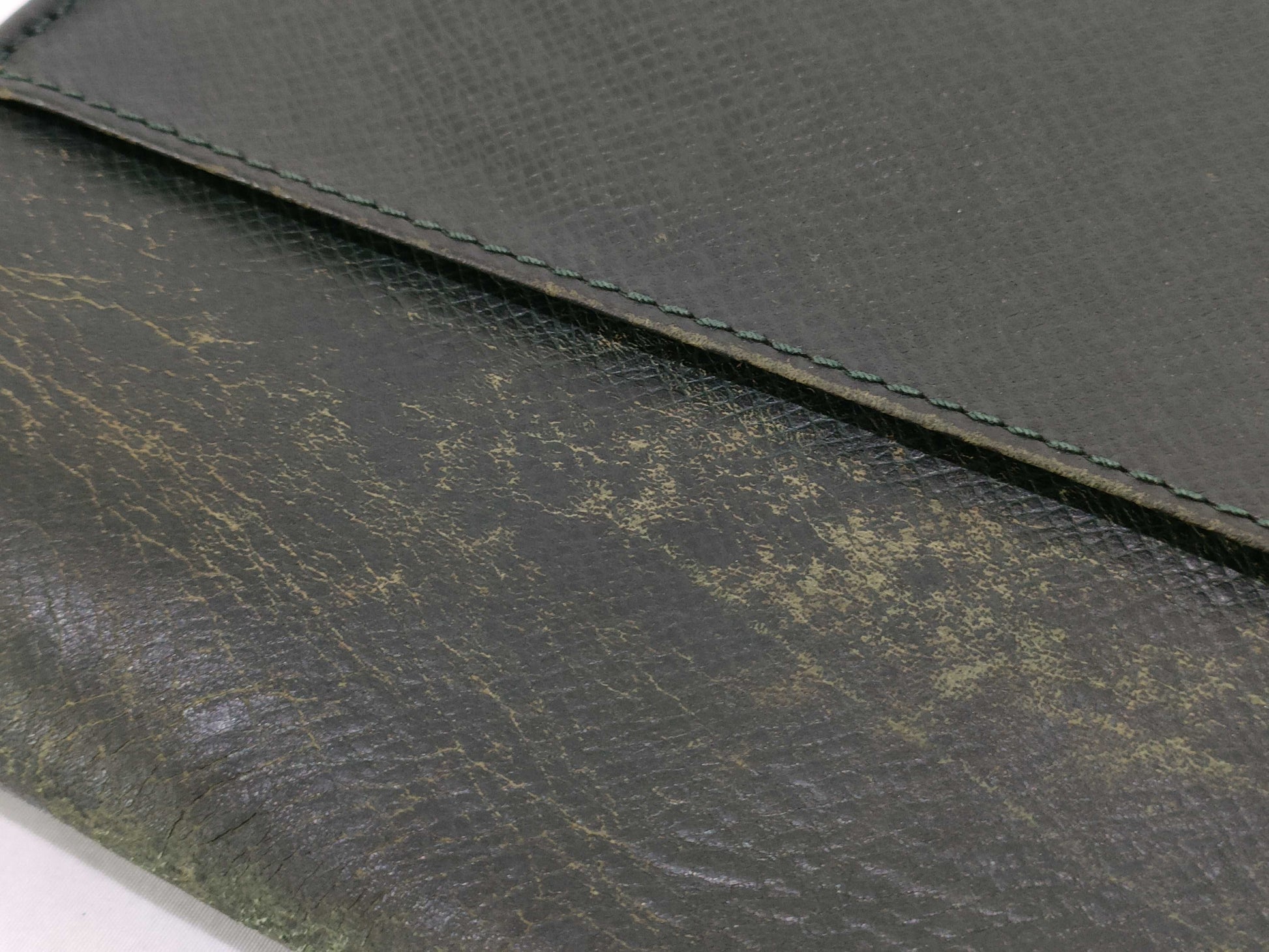 (10320_0212) LOUIS VUITTON Taiga Louis Vuitton Second Bag Taiga Clado M30194 Second Bag
