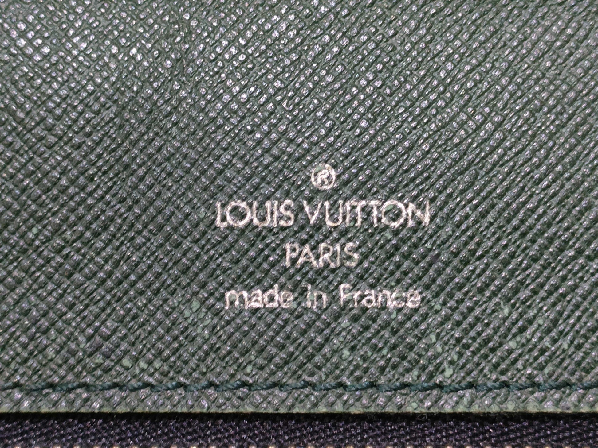 (10320_0212) LOUIS VUITTON Taiga Louis Vuitton Second Bag Taiga Clado M30194 Second Bag