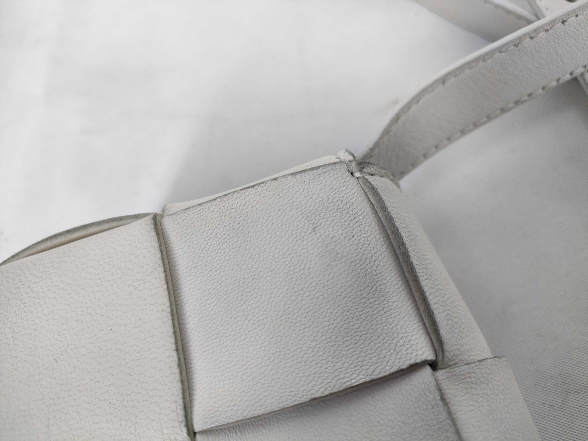 BOTTEGA VENETA Intrecciato Bottega Veneta Maxi Intrecciato Candy Cassette Shoulder Bag