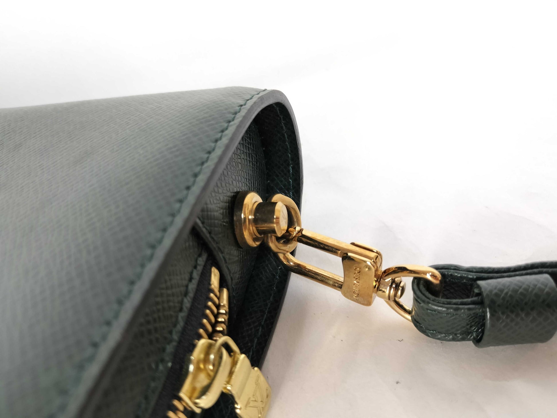 LOUIS VUITTON Taiga brand second bag