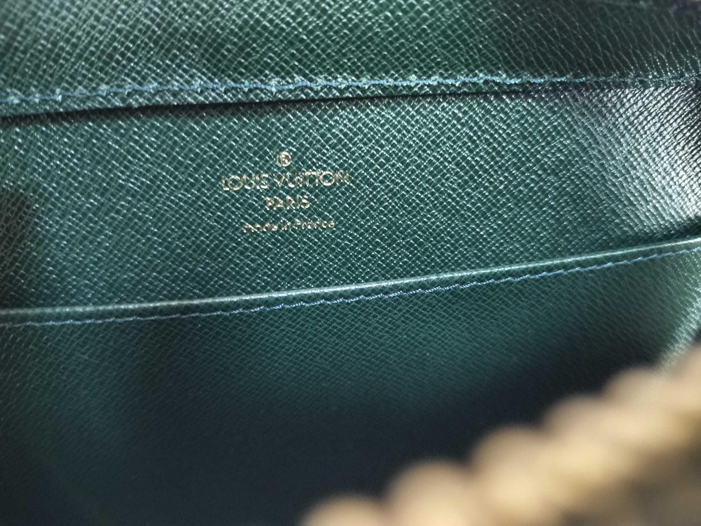 LOUIS VUITTON Taiga brand second bag