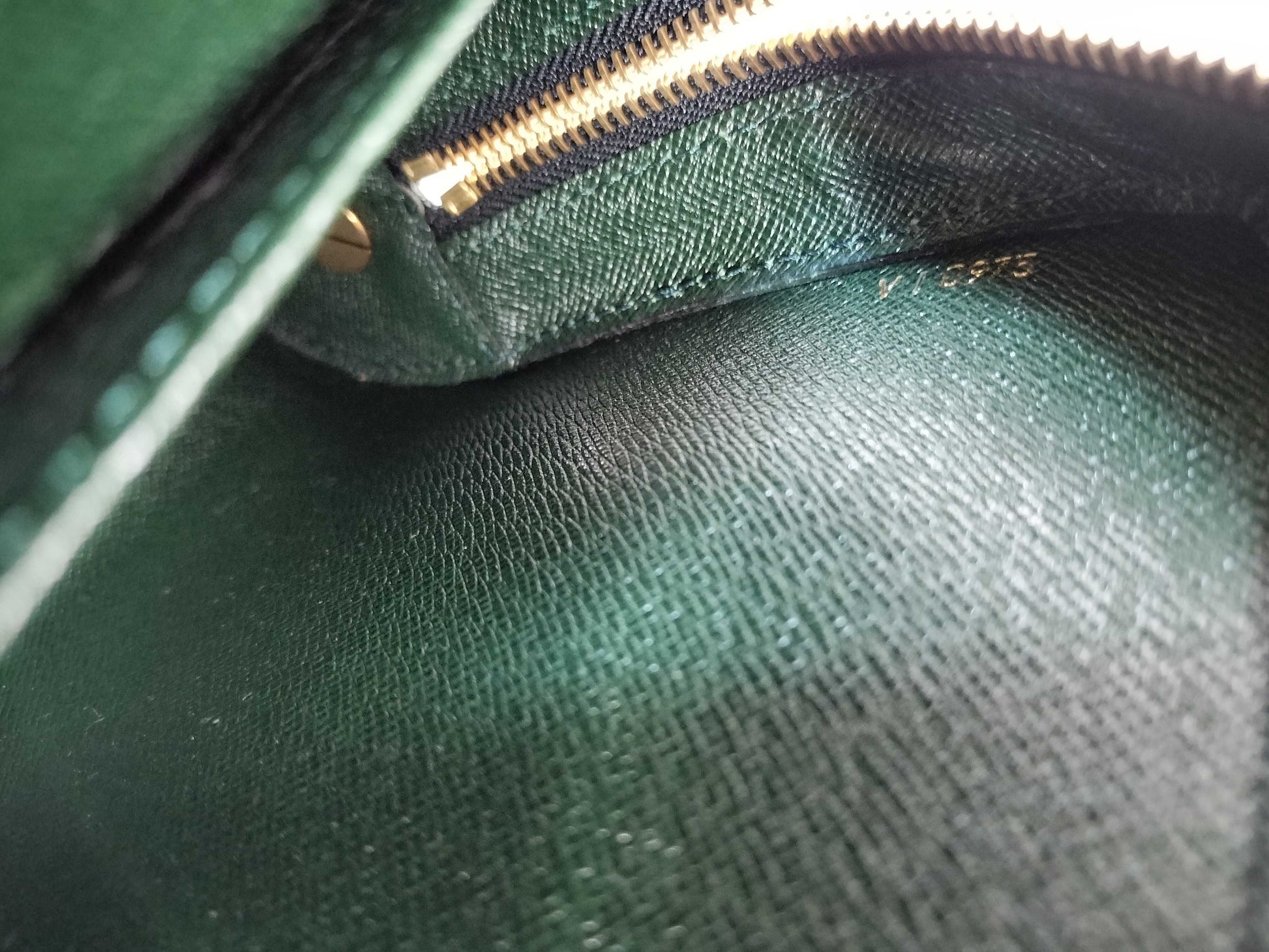 LOUIS VUITTON Taiga brand second bag