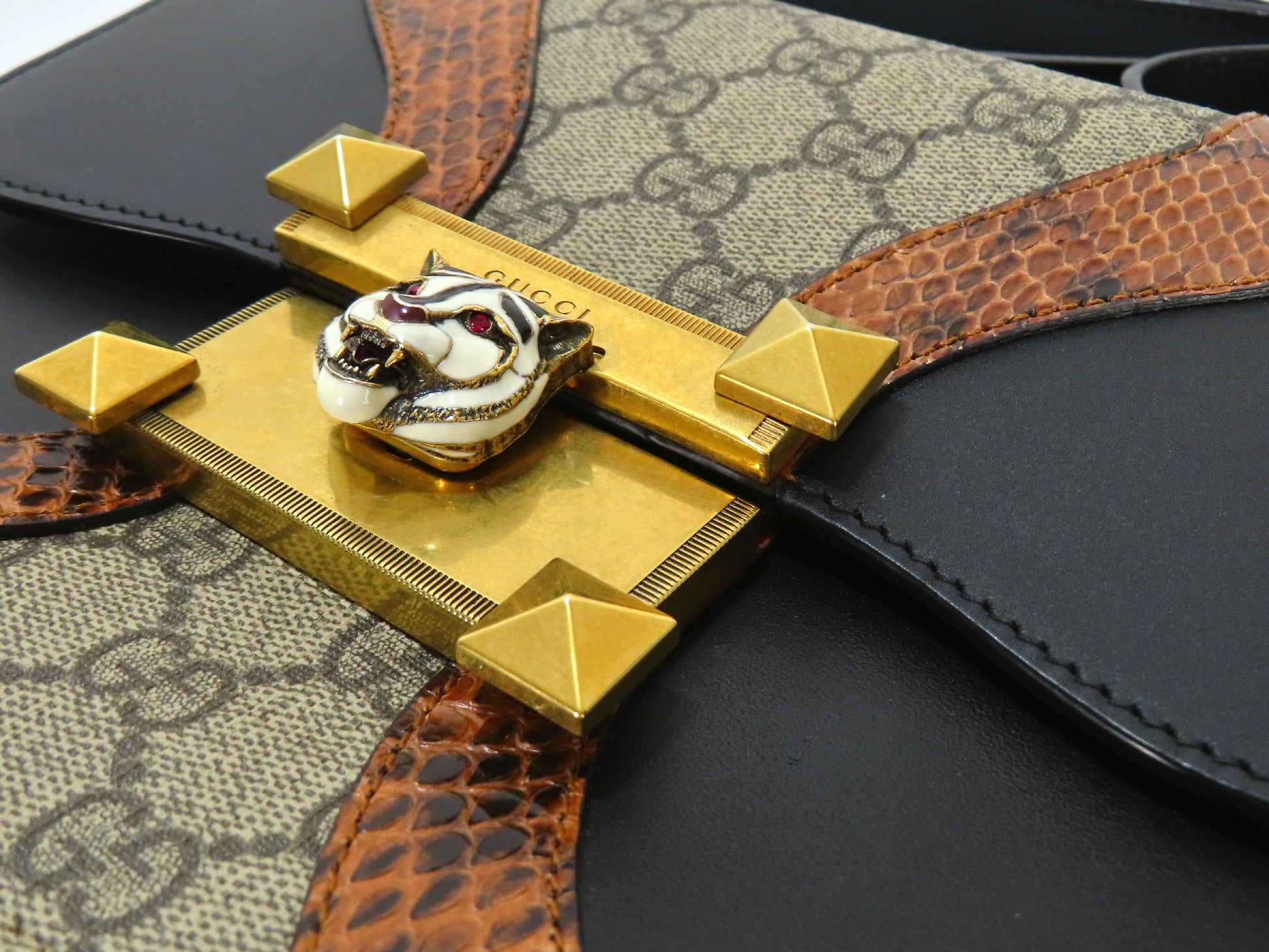 GUCCI Leather Shoulder Bag